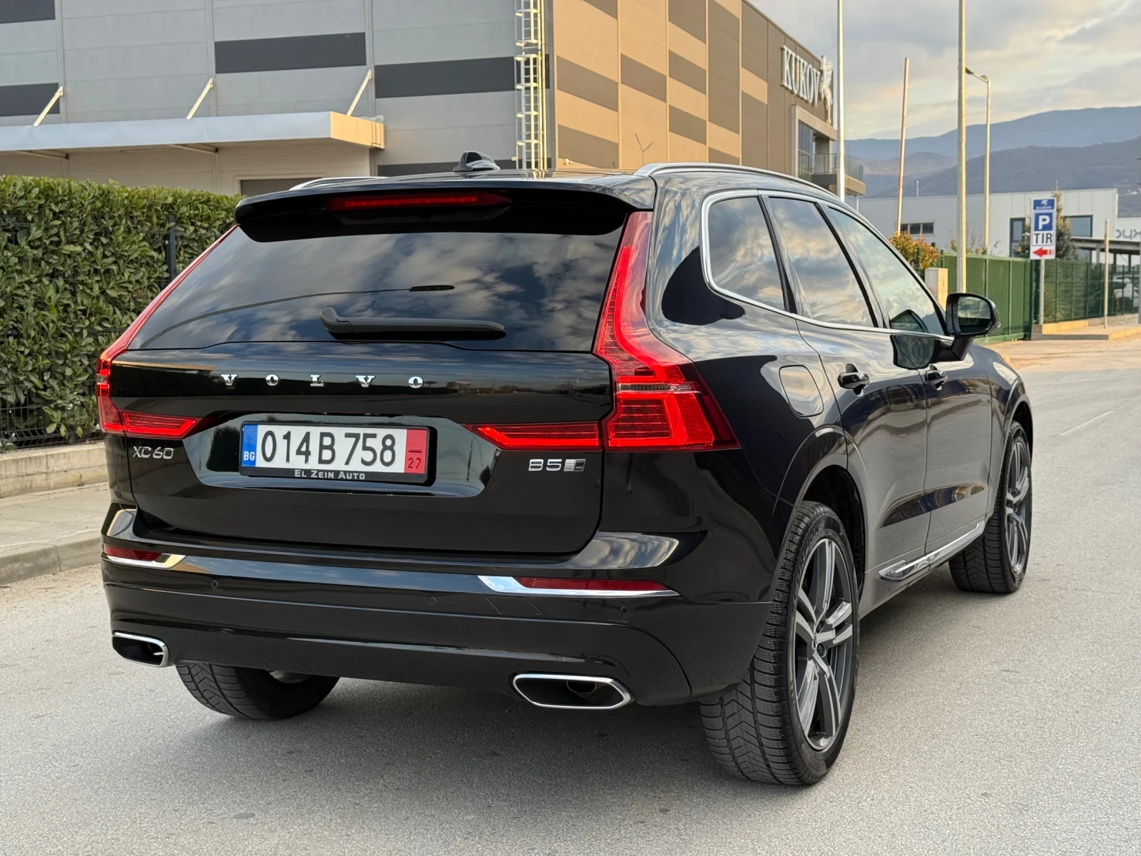 Volvo XC60 НОВ ВНОС ОТ СЕВЕРНА ИТАЛИЯ ! ! ! ЗАКУПЕН ОТ ОФИЦИА, снимка 3 - Автомобили и джипове - 54215489