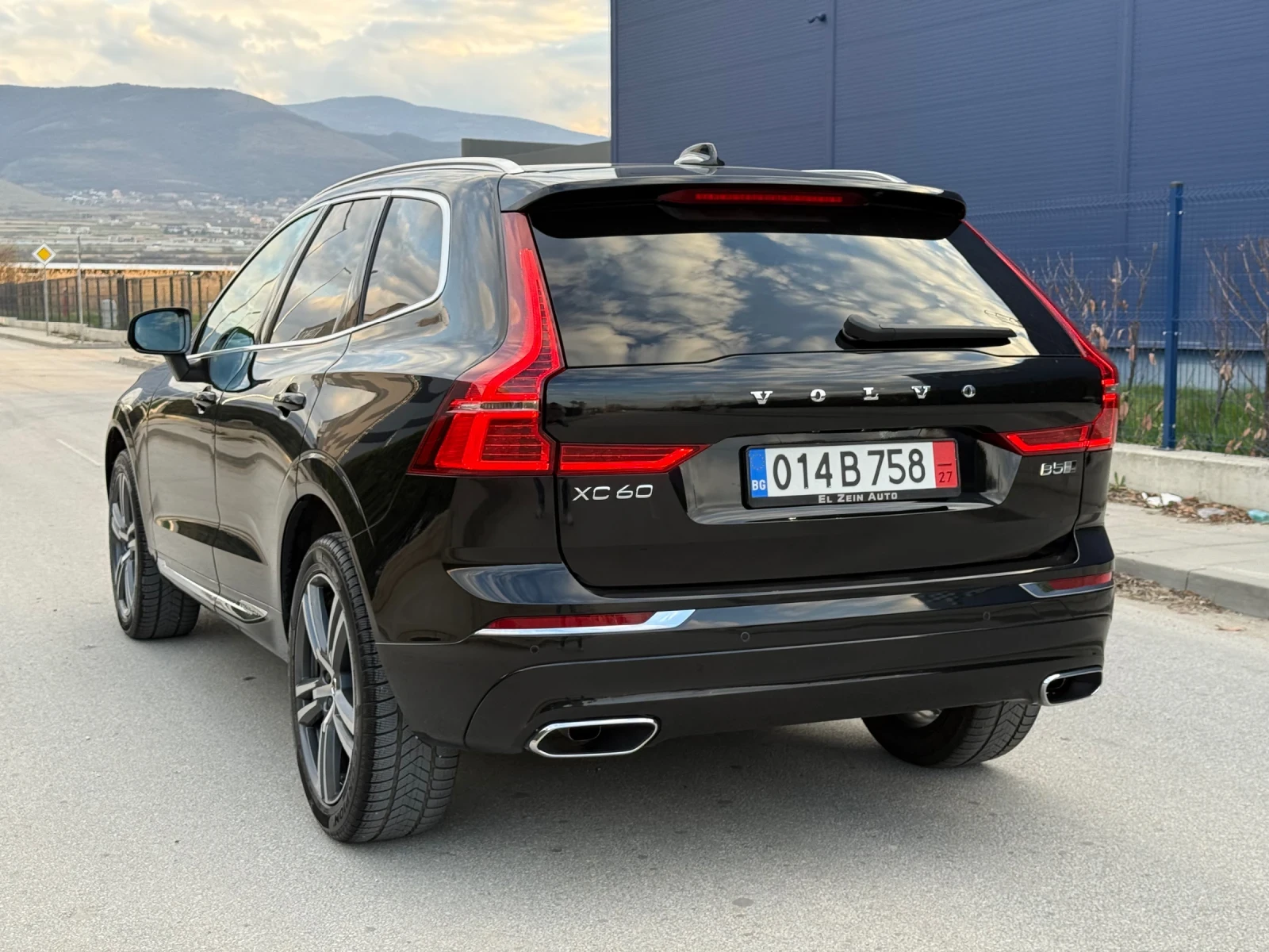 Volvo XC60 НОВ ВНОС ОТ СЕВЕРНА ИТАЛИЯ ! ! ! ЗАКУПЕН ОТ ОФИЦИА, снимка 5 - Автомобили и джипове - 54215489