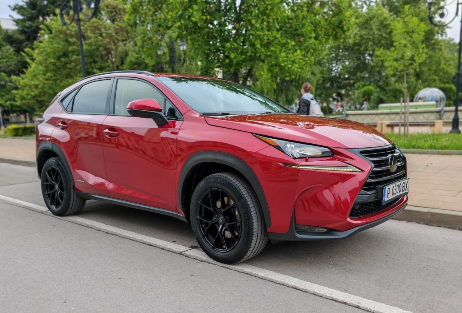 Lexus NX 300h BLACK EDITION, снимка 2 - Автомобили и джипове - 54593944