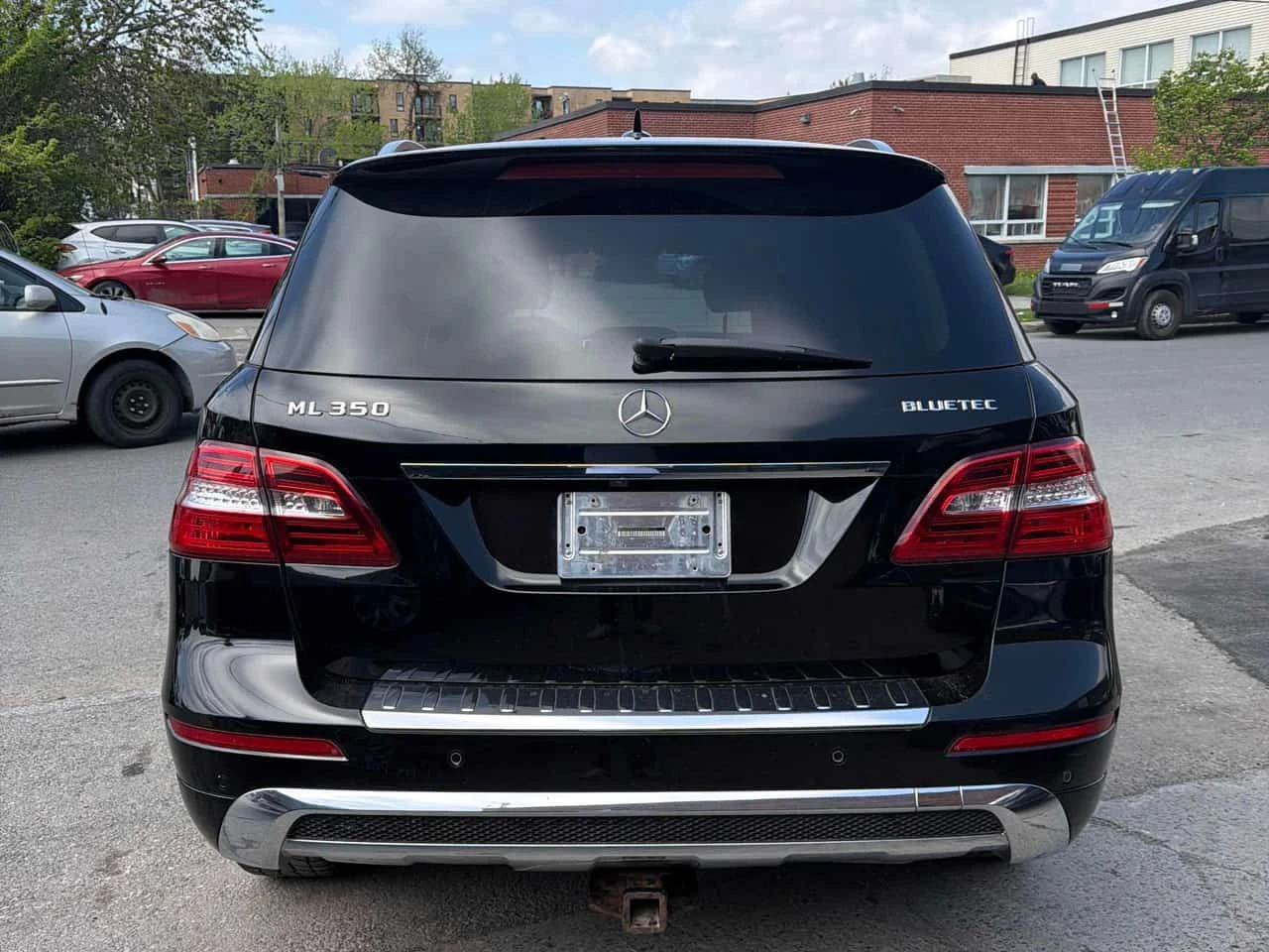 Mercedes-Benz ML 350 * BlueTEC * ПОДГРЕВИ * КАМЕРА * H/K * СЛЕДЕНЕ НА Л, снимка 4 - Автомобили и джипове - 54711777