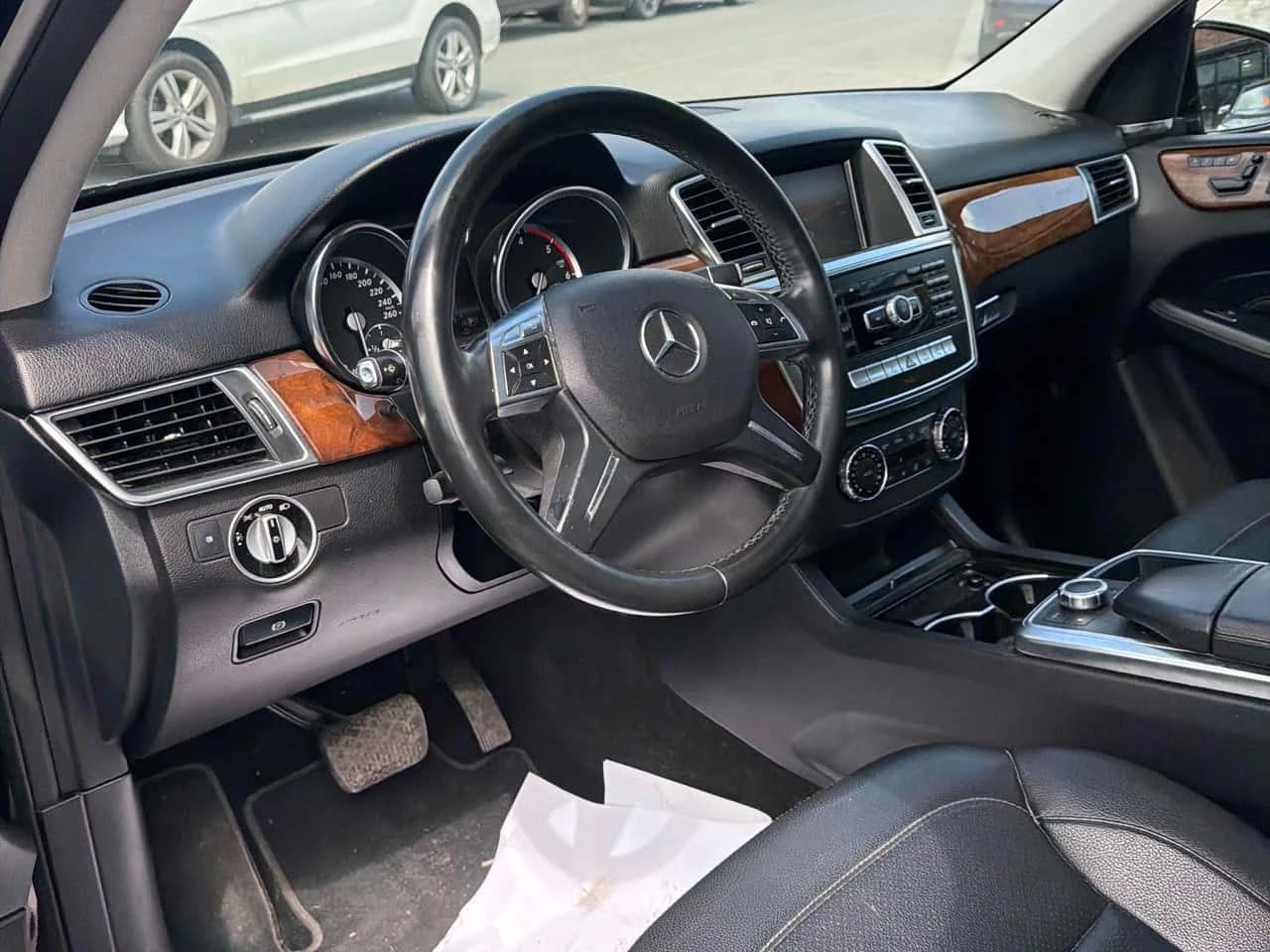 Mercedes-Benz ML 350 * BlueTEC * ПОДГРЕВИ * КАМЕРА * H/K * СЛЕДЕНЕ НА Л, снимка 5 - Автомобили и джипове - 54711777