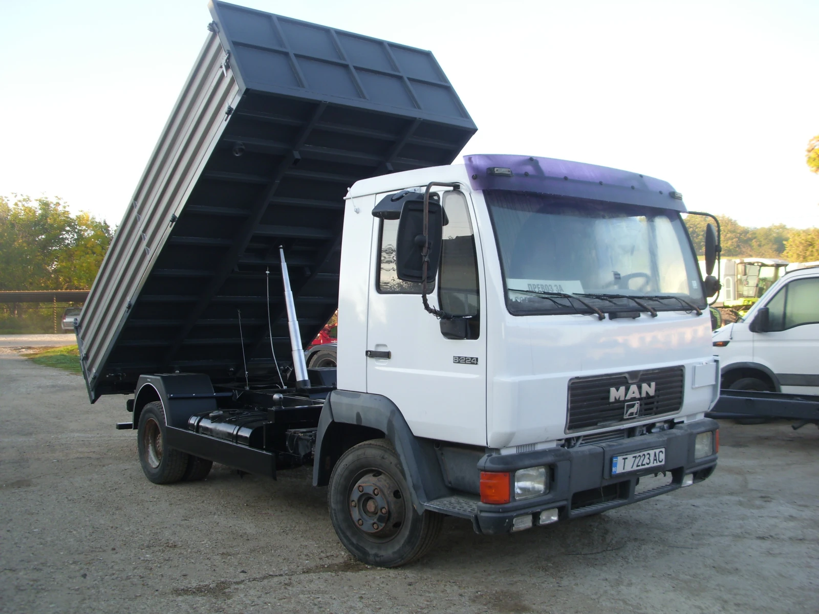 Man 9.220 самосвал , снимка 2 - Камиони - 56588743