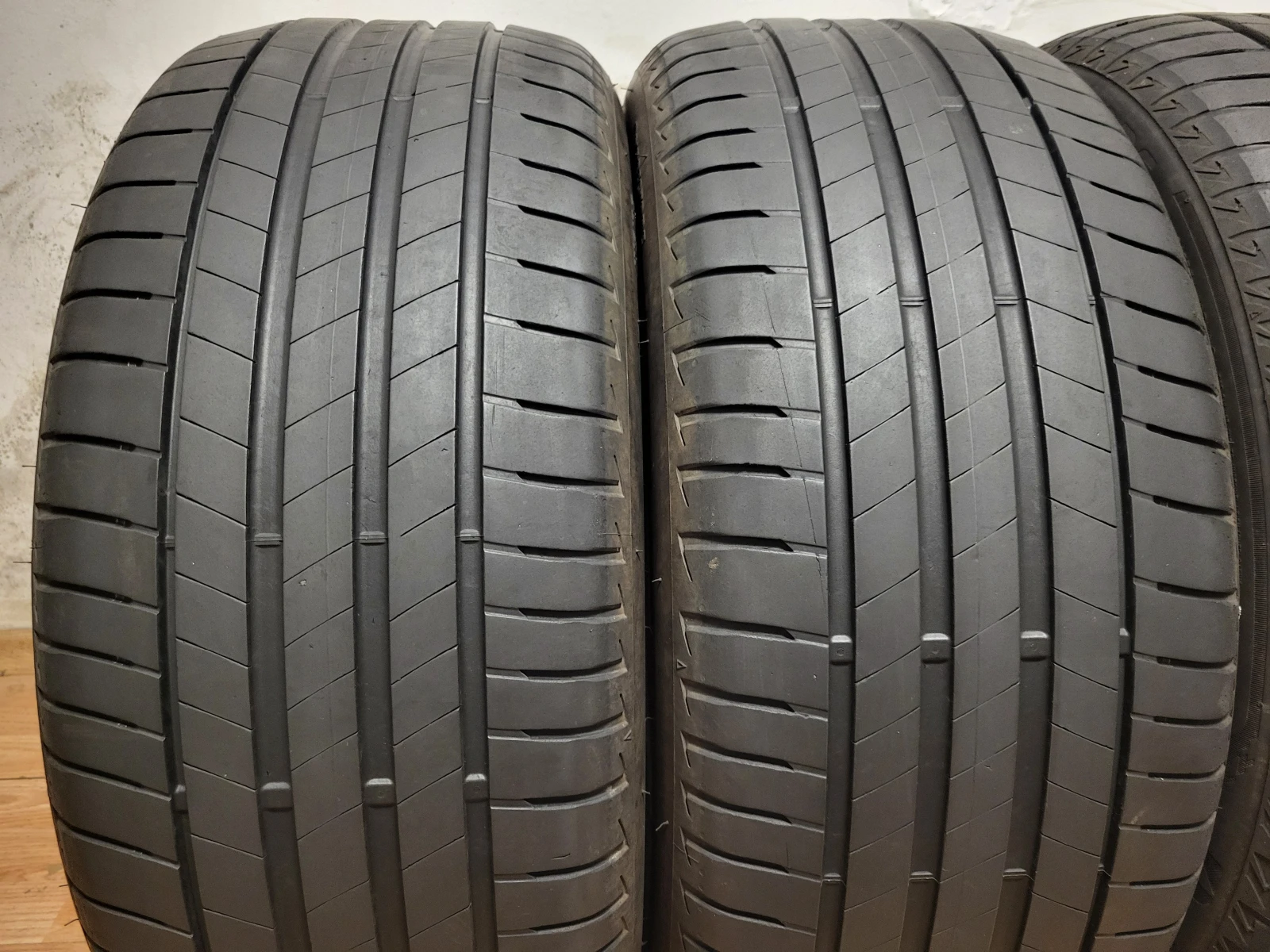 Гуми Летни 245/45R19, снимка 2 - Гуми и джанти - 54626006