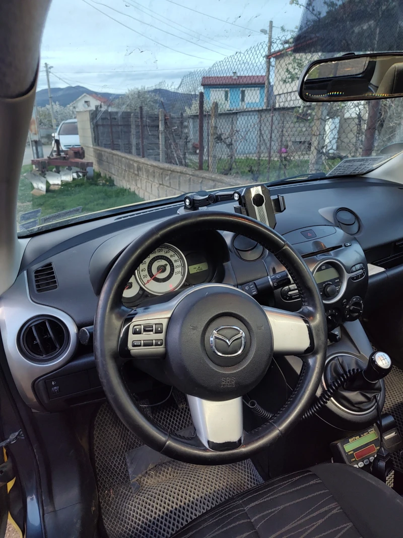 Mazda 2, снимка 8 - Автомобили и джипове - 47441004