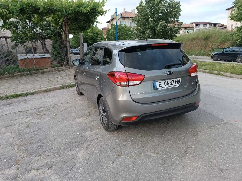 Kia Carens, снимка 10 - Автомобили и джипове - 47608507