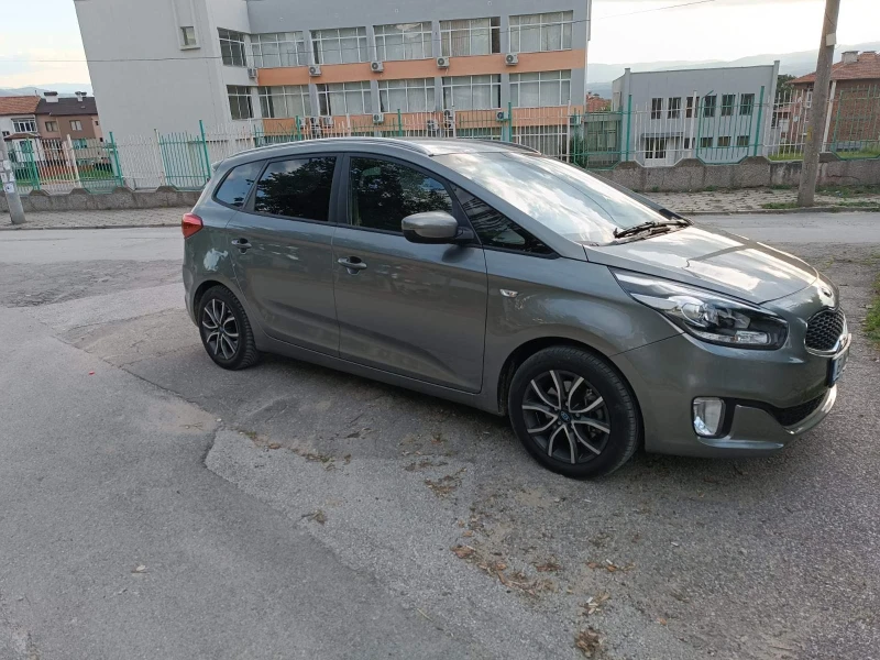 Kia Carens, снимка 3 - Автомобили и джипове - 47608507