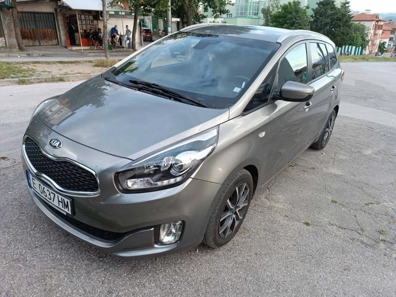 Kia Carens, снимка 7 - Автомобили и джипове - 47608507