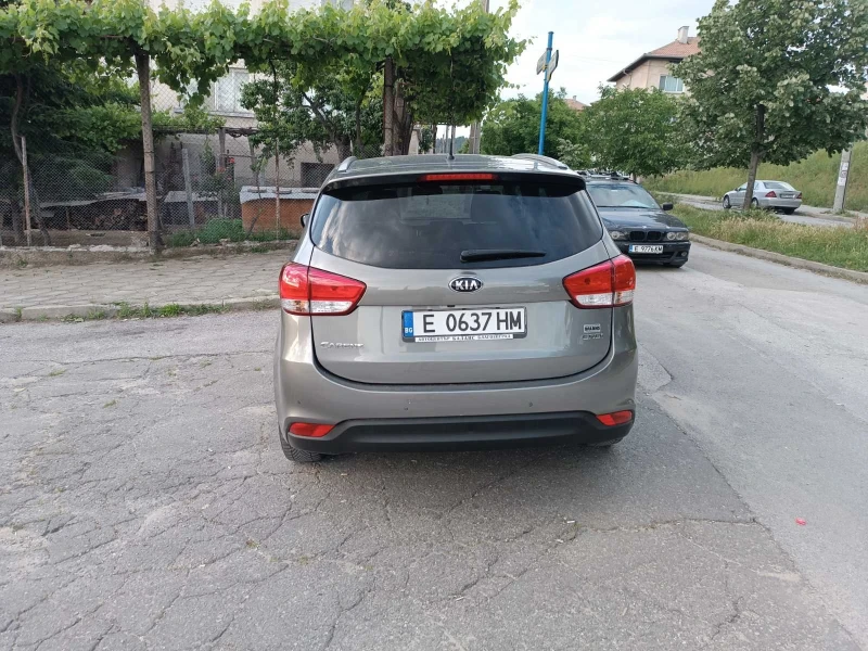 Kia Carens, снимка 11 - Автомобили и джипове - 47608507