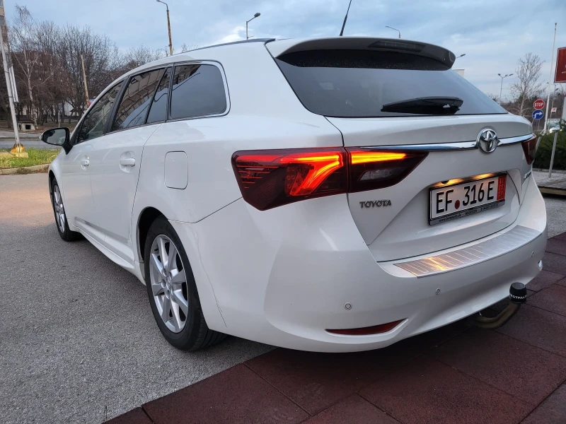 Toyota Avensis 2.0 D4D, снимка 4 - Автомобили и джипове - 48295743