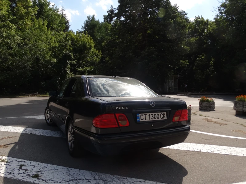 Mercedes-Benz E 200, снимка 6 - Автомобили и джипове - 52361941