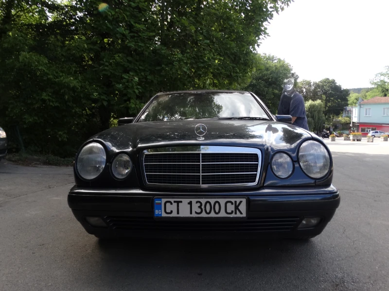 Mercedes-Benz E 200, снимка 3 - Автомобили и джипове - 52361941