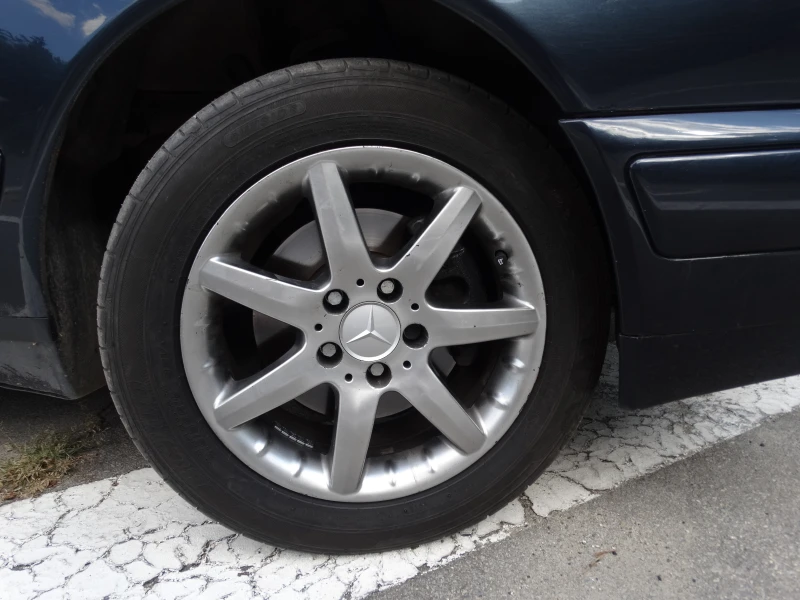 Mercedes-Benz E 200, снимка 10 - Автомобили и джипове - 52361941