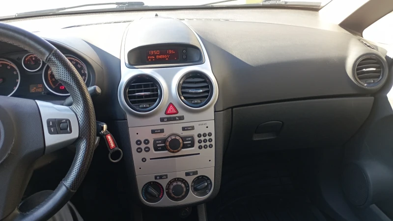 Opel Corsa 1.4 I , снимка 10 - Автомобили и джипове - 52536673