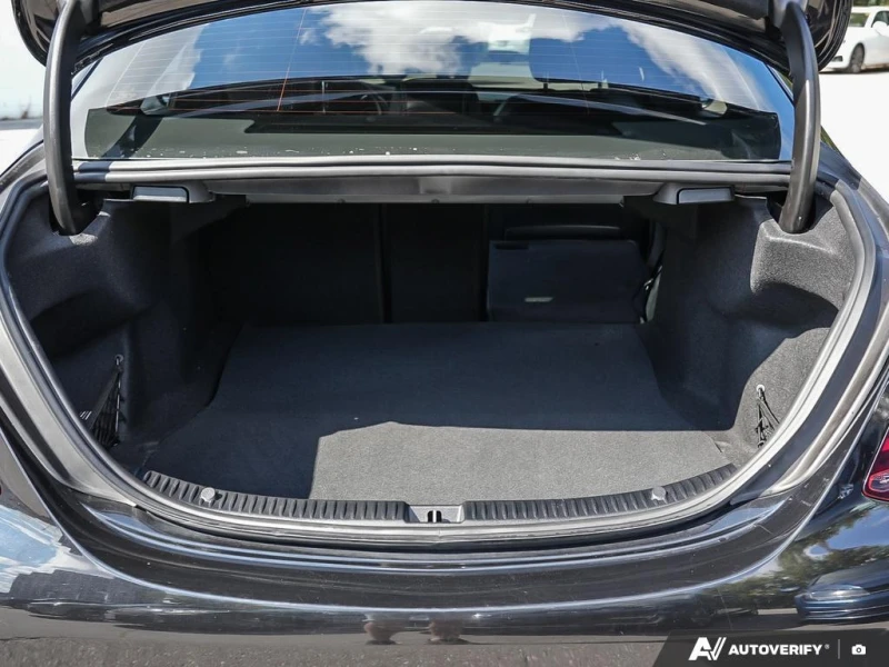 Mercedes-Benz C 300 4MATIC CARFAX АВТО КРЕДИТ , снимка 13 - Автомобили и джипове - 53249416