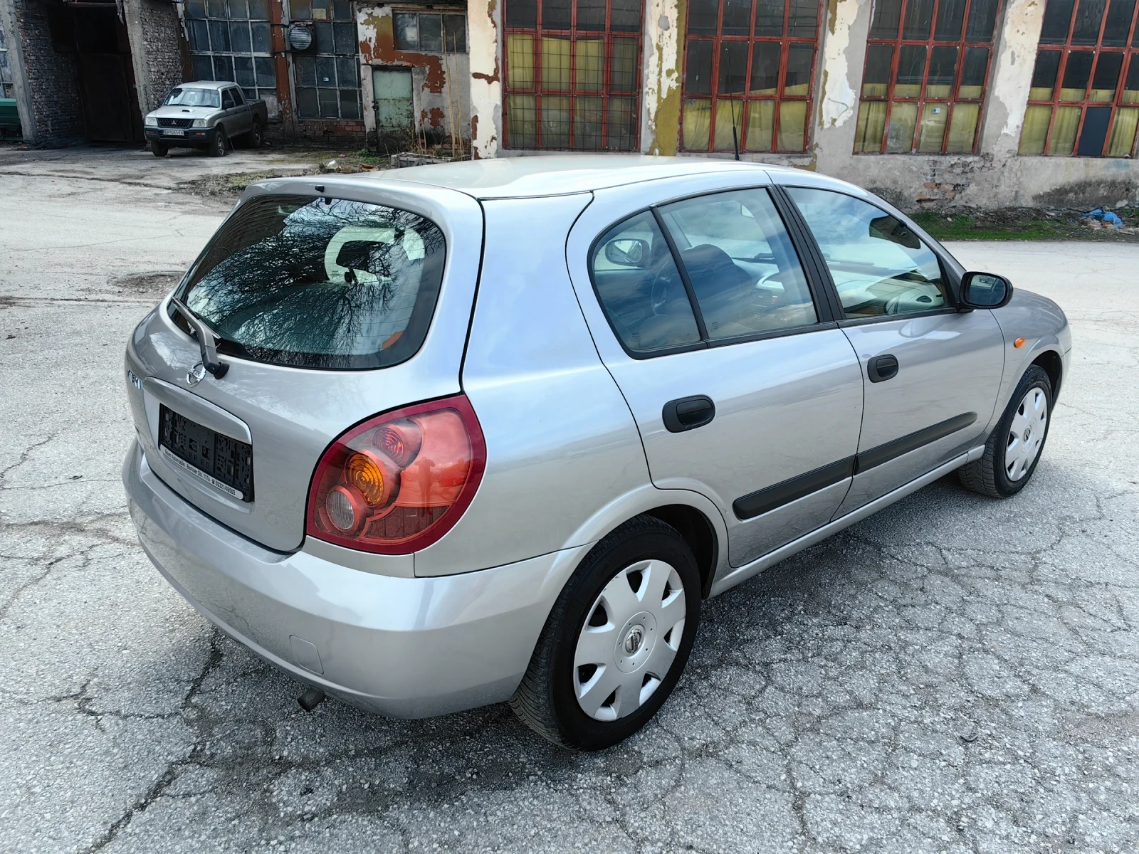 Nissan Almera 1.5 бензин 98 кс, ЕВРО 4, Facelift, 5 врати, Отлич - изображение 4