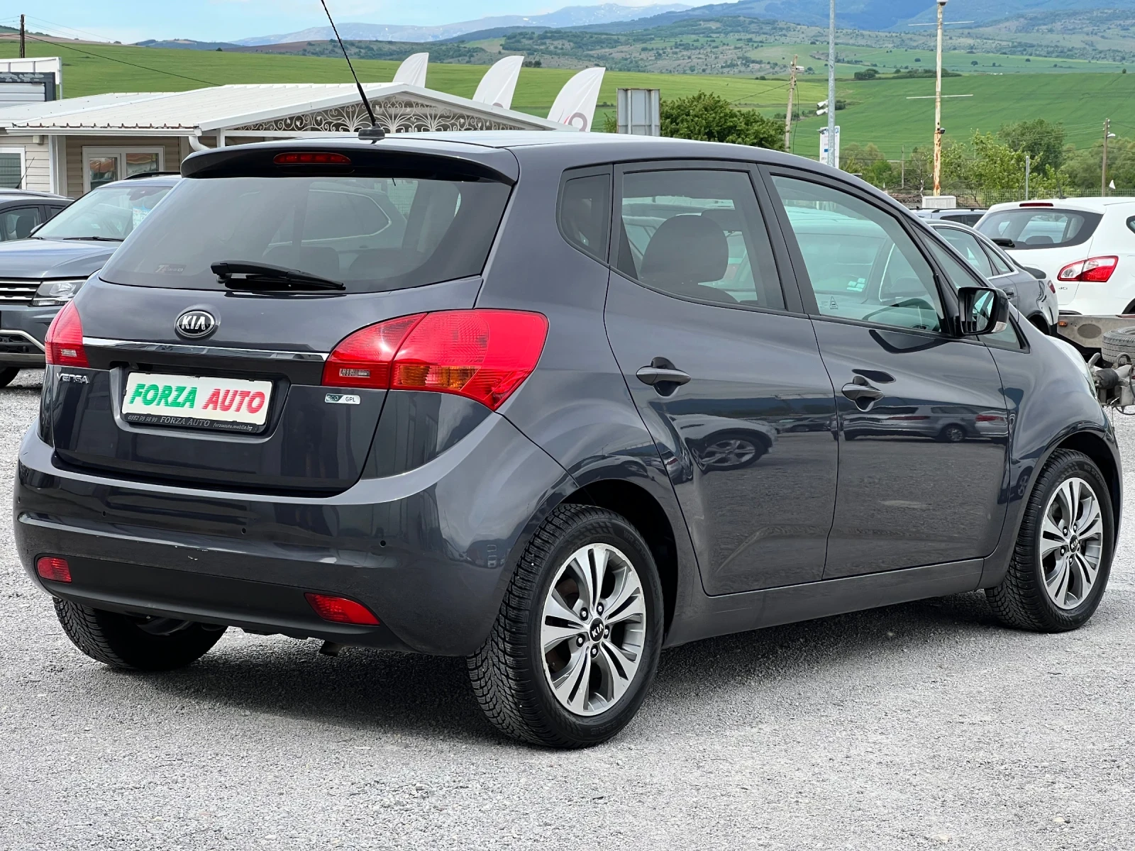 Kia Venga 1.4i-ГАЗ-NAVI-КАМЕРА-EURO 6B - изображение 4