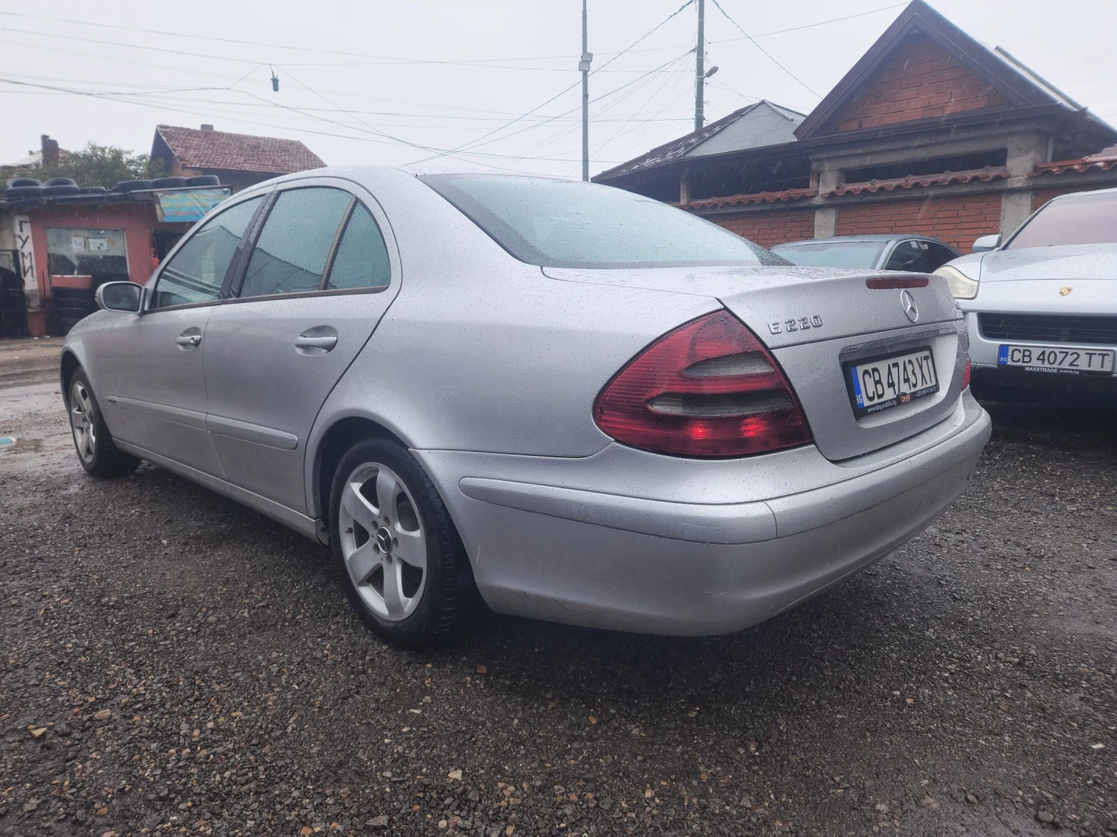 Mercedes-Benz E 220  - изображение 4