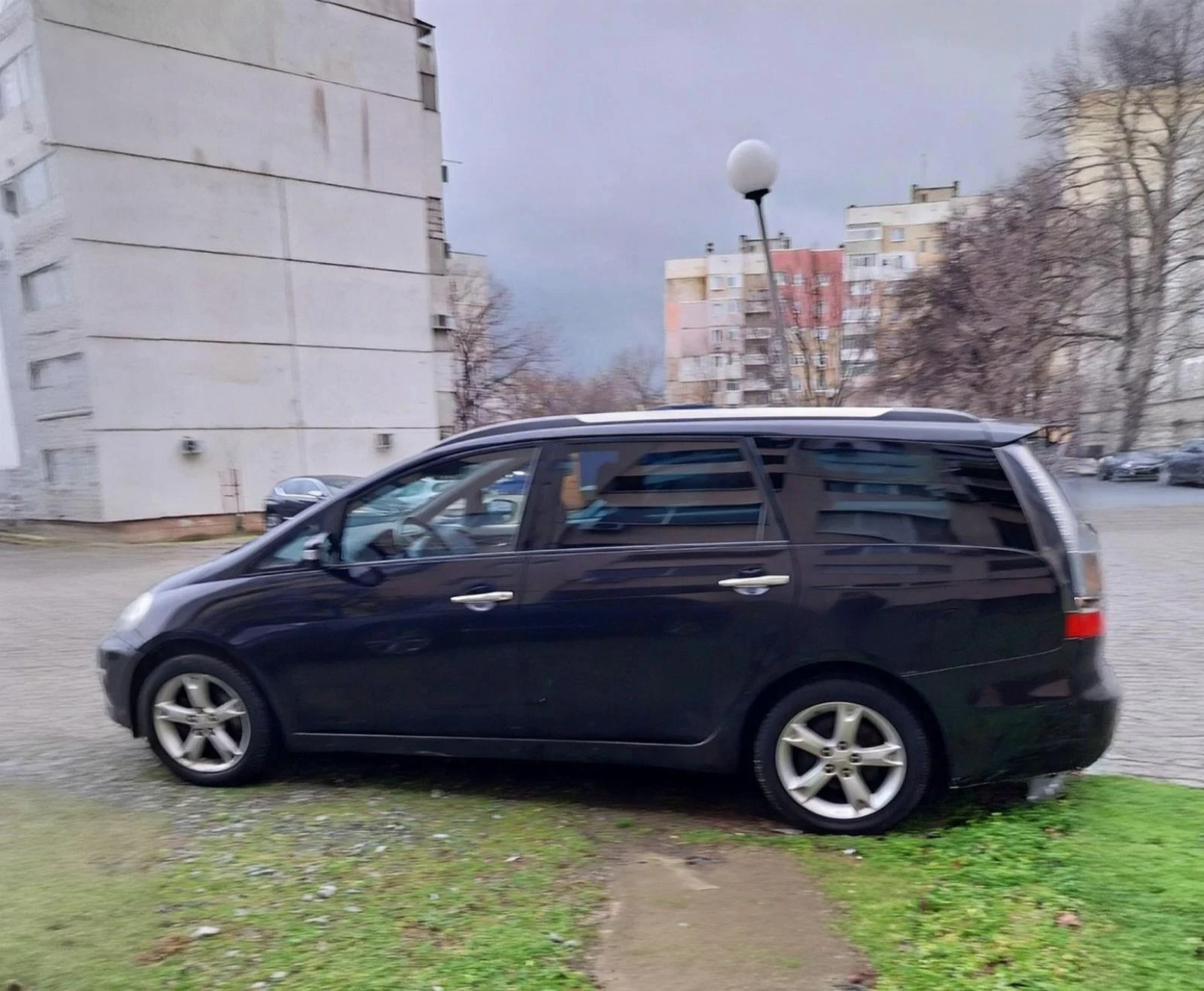 Mitsubishi Grandis, снимка 4 - Автомобили и джипове - 53802809