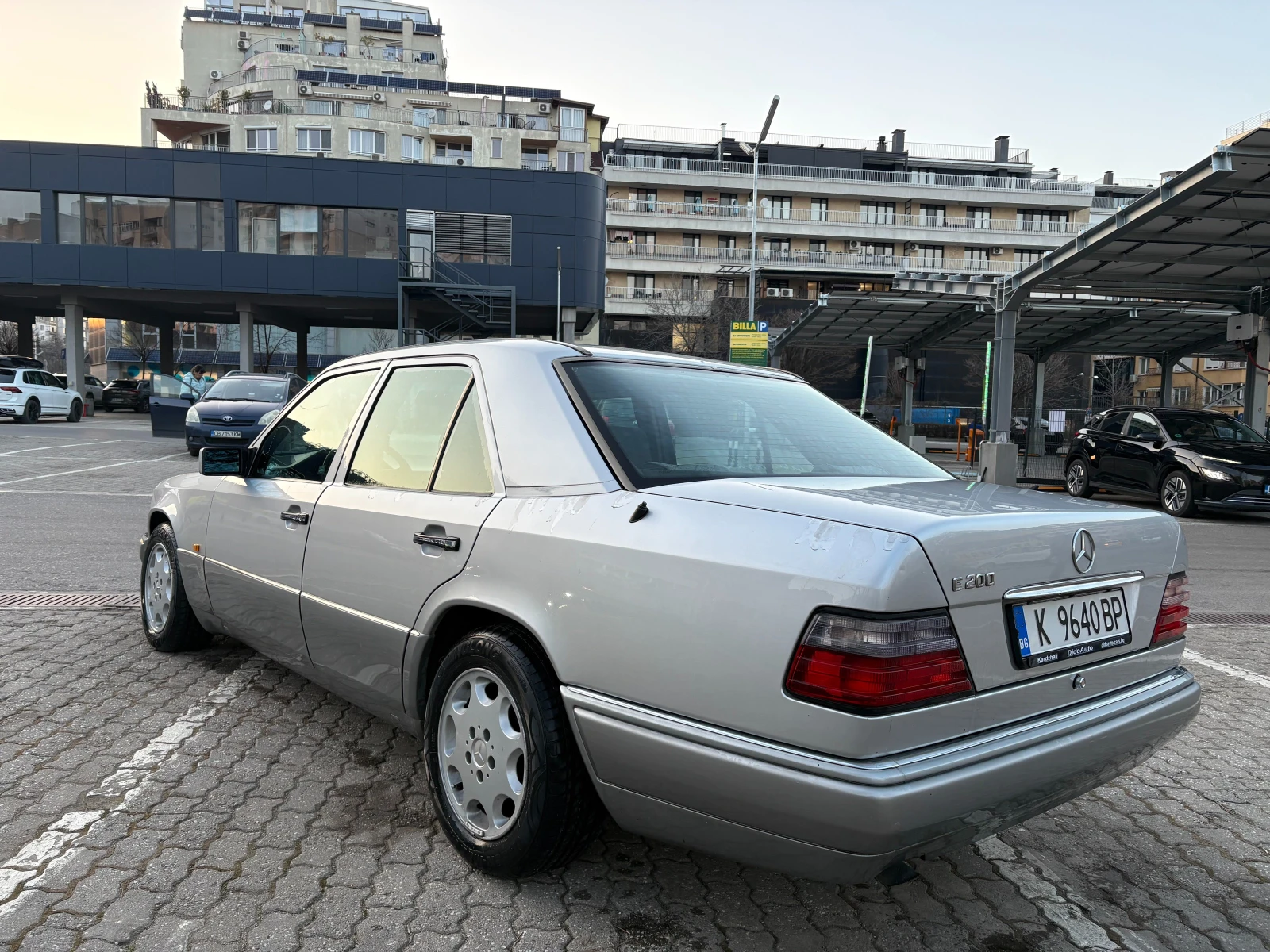Mercedes-Benz E 200, снимка 6 - Автомобили и джипове - 53866968