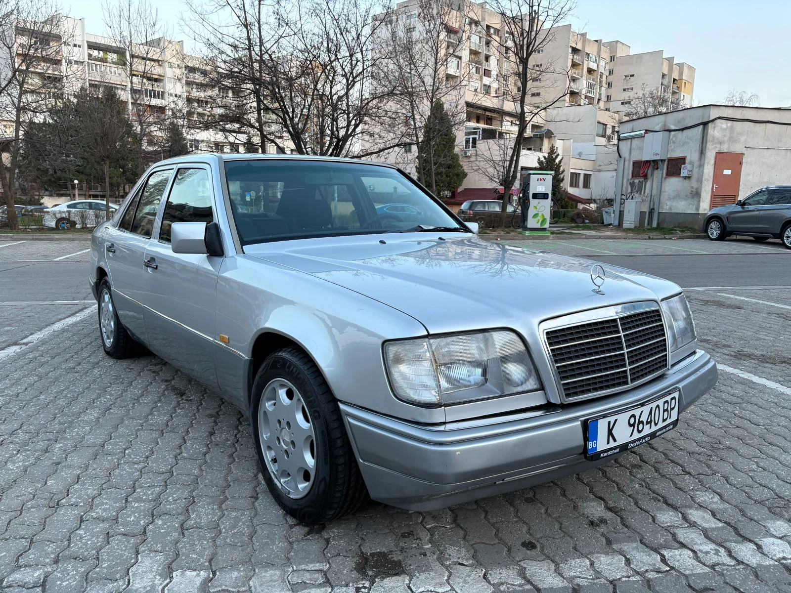 Mercedes-Benz E 200, снимка 3 - Автомобили и джипове - 53866968