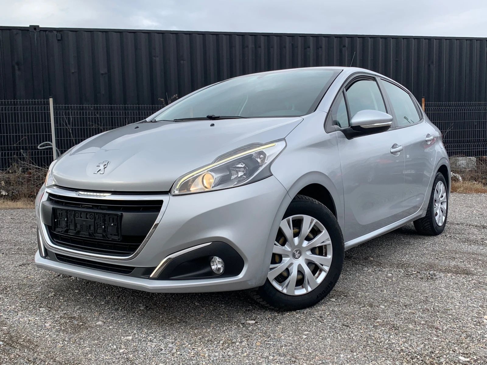 Peugeot 208 1.4HDI* FACE, снимка 2 - Автомобили и джипове - 54136931