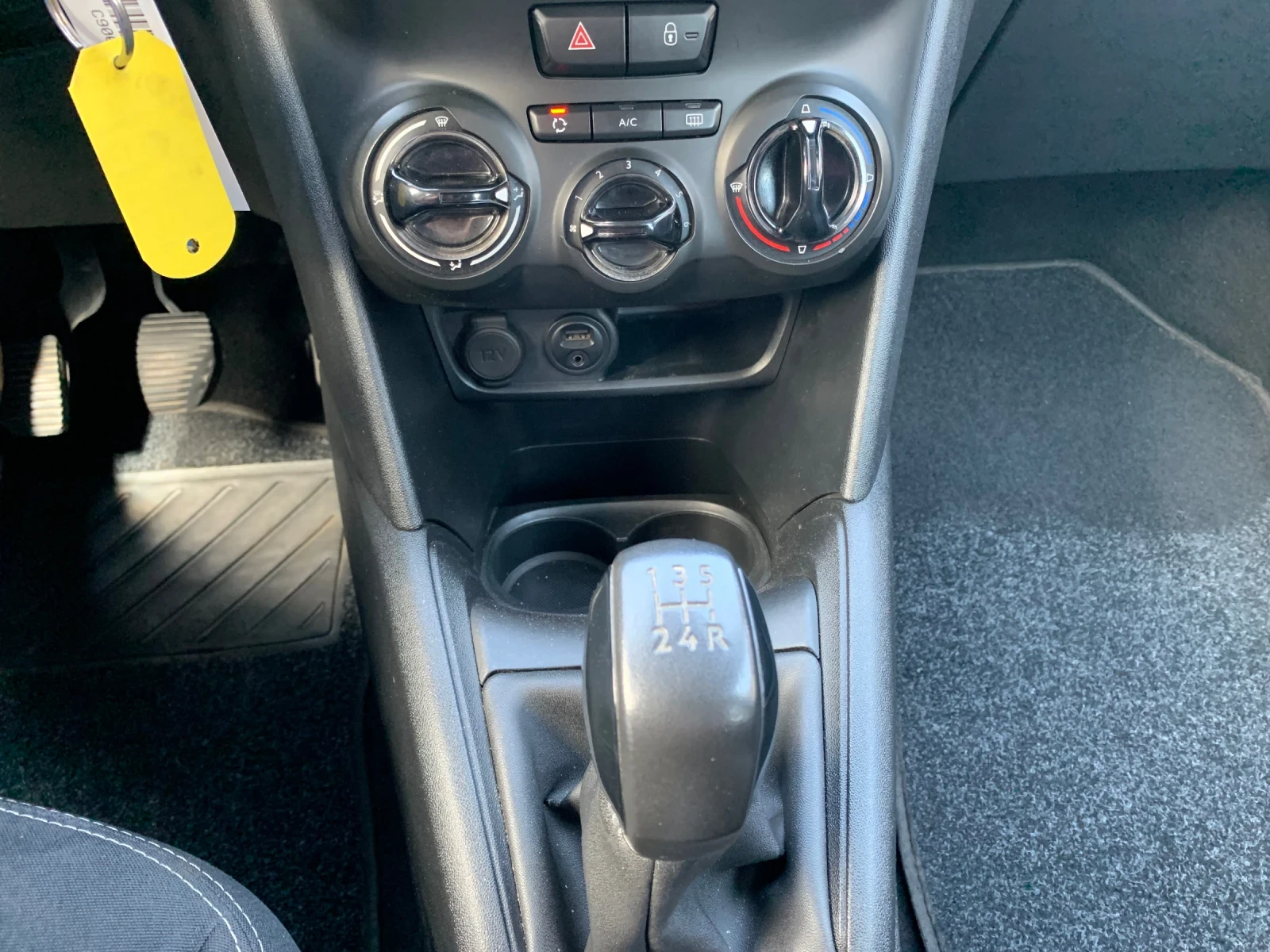 Peugeot 208 1.4HDI* FACE, снимка 17 - Автомобили и джипове - 54136931