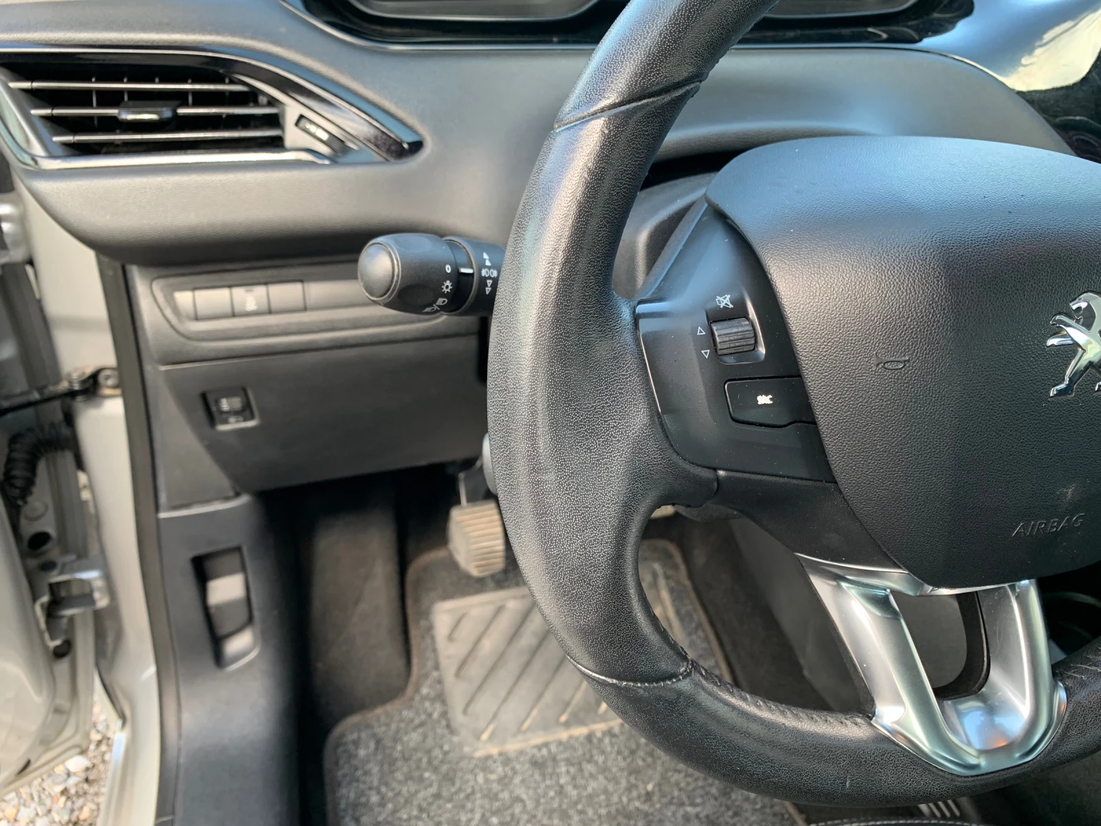 Peugeot 208 1.4HDI* FACE, снимка 9 - Автомобили и джипове - 54136931