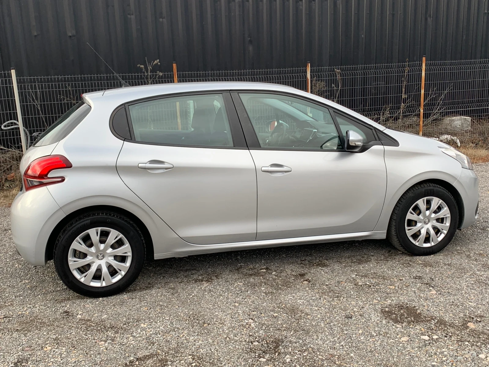 Peugeot 208 1.4HDI* FACE, снимка 4 - Автомобили и джипове - 54136931