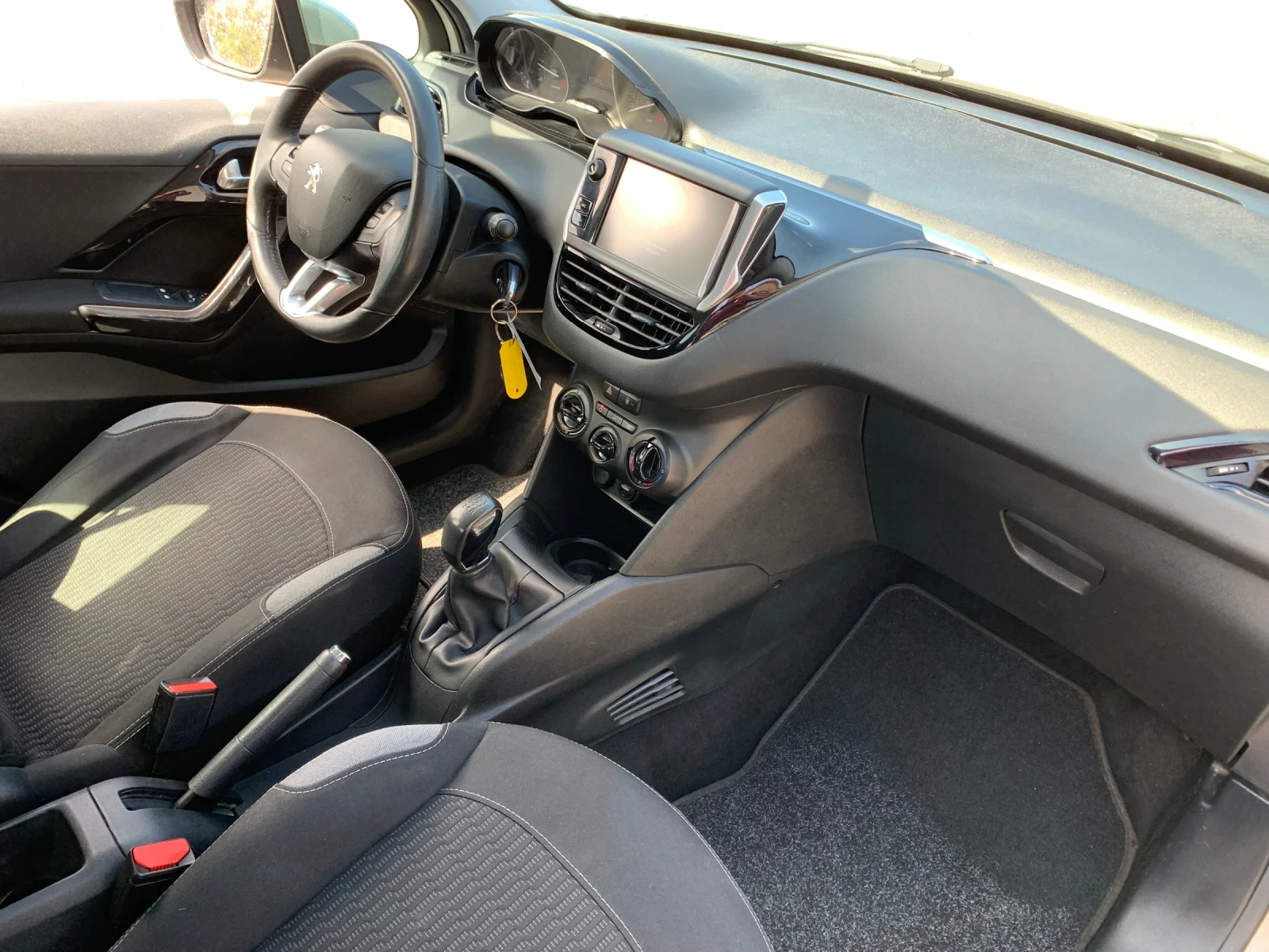 Peugeot 208 1.4HDI* FACE, снимка 12 - Автомобили и джипове - 54136931