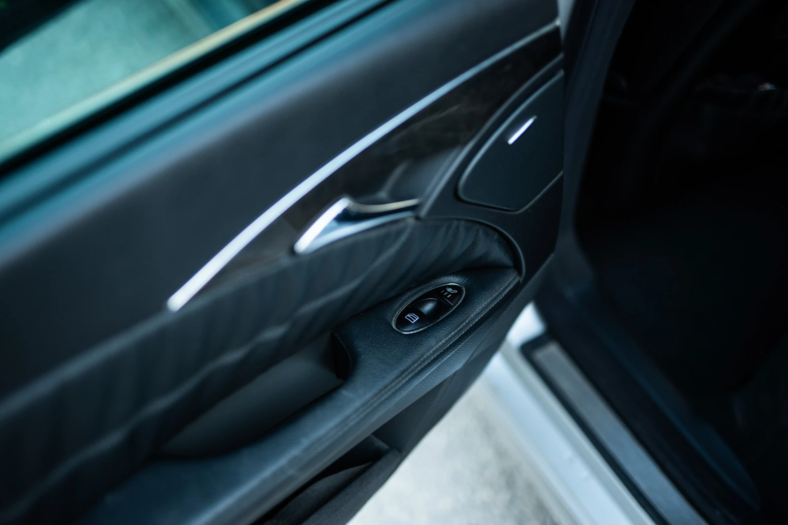 Mercedes-Benz E 320 W211, снимка 10 - Автомобили и джипове - 54335135