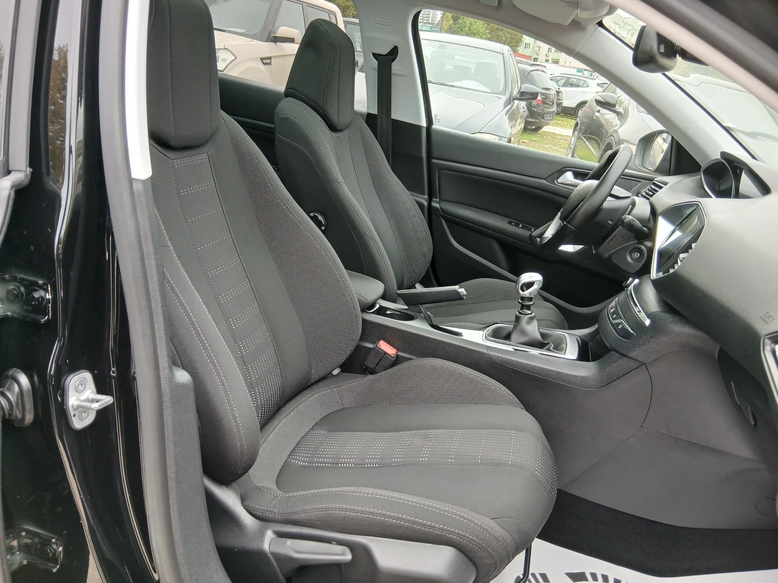Peugeot 308 PANORAMA/NAVI/KAMERA EURO 6, снимка 5 - Автомобили и джипове - 54373647