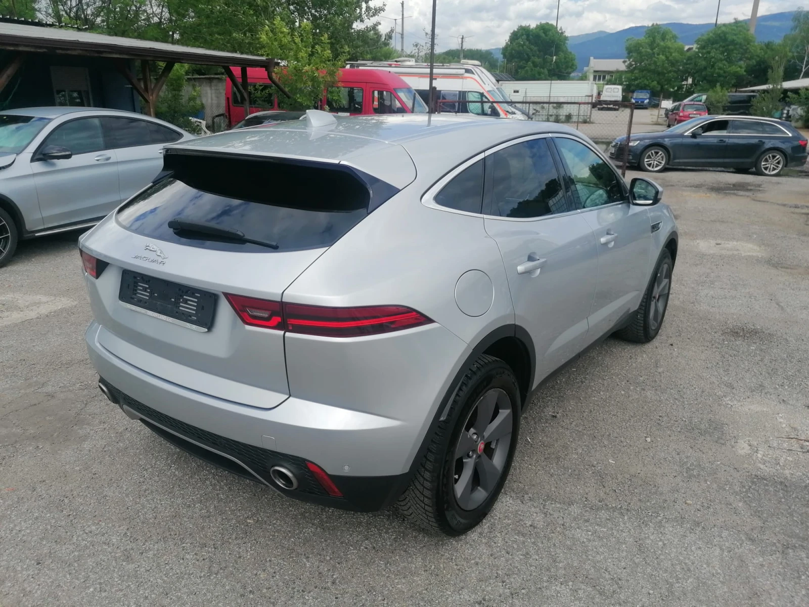 Jaguar E-pace 2.0D / AWD / S-DYNAMIC, снимка 7 - Автомобили и джипове - 54766994