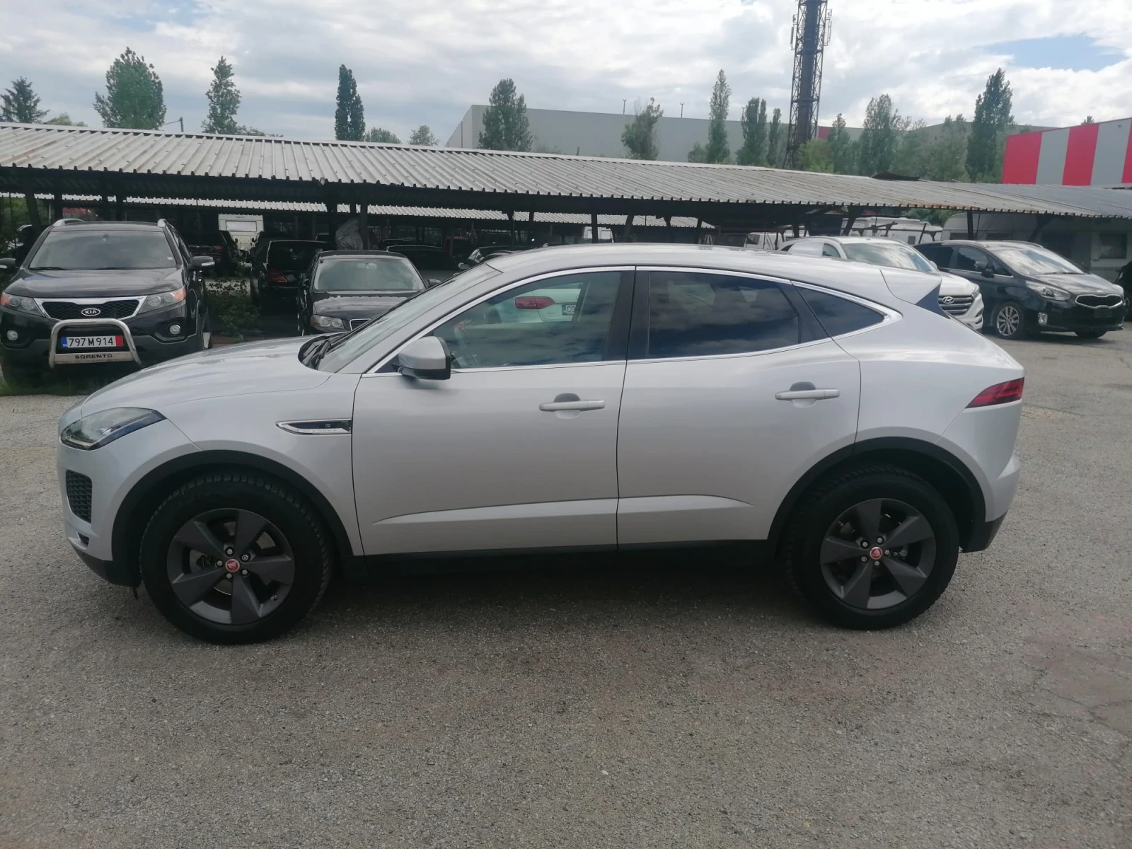 Jaguar E-pace 2.0D / AWD / S-DYNAMIC, снимка 4 - Автомобили и джипове - 54766994