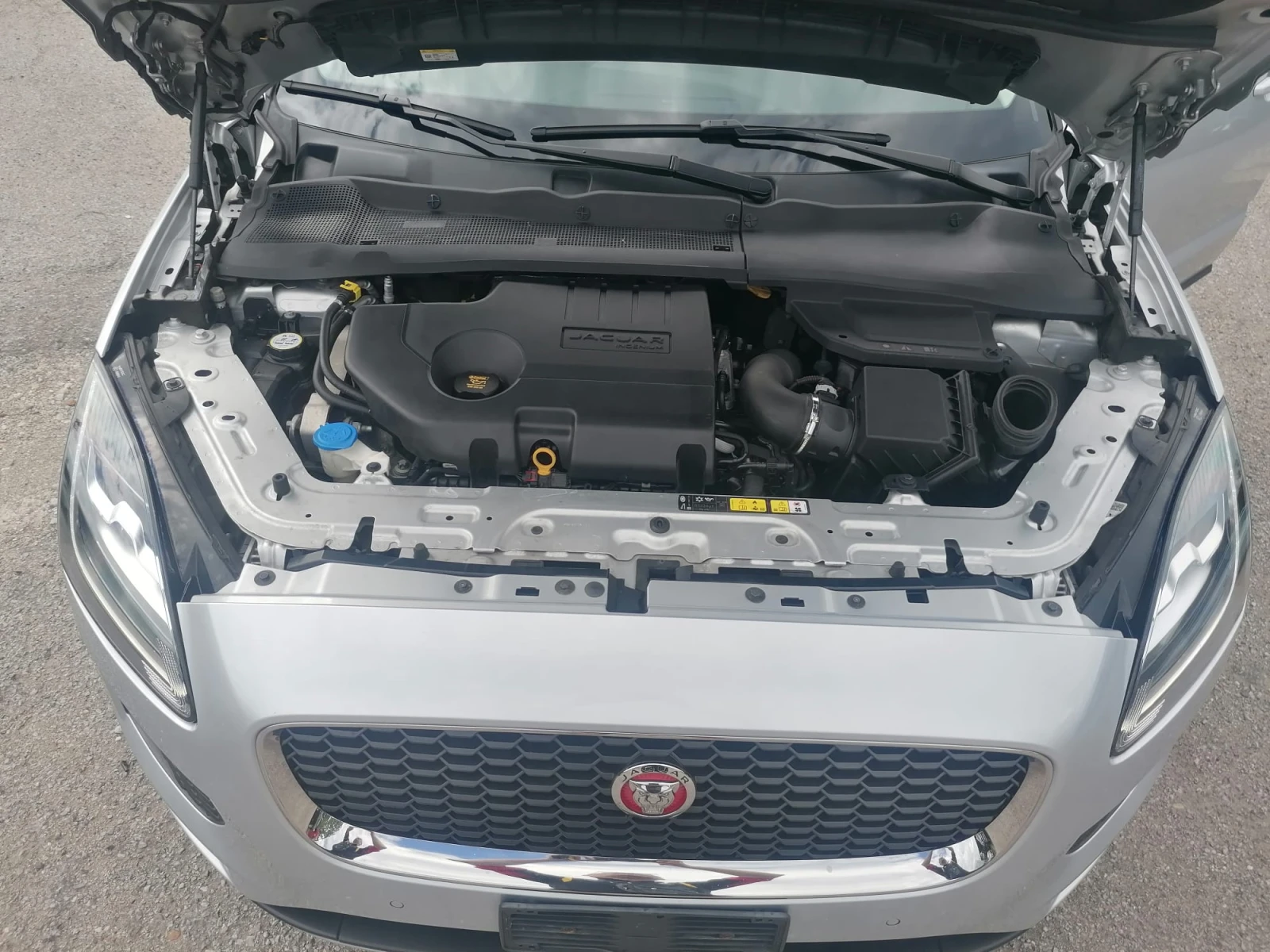 Jaguar E-pace 2.0D / AWD / S-DYNAMIC, снимка 16 - Автомобили и джипове - 54766994