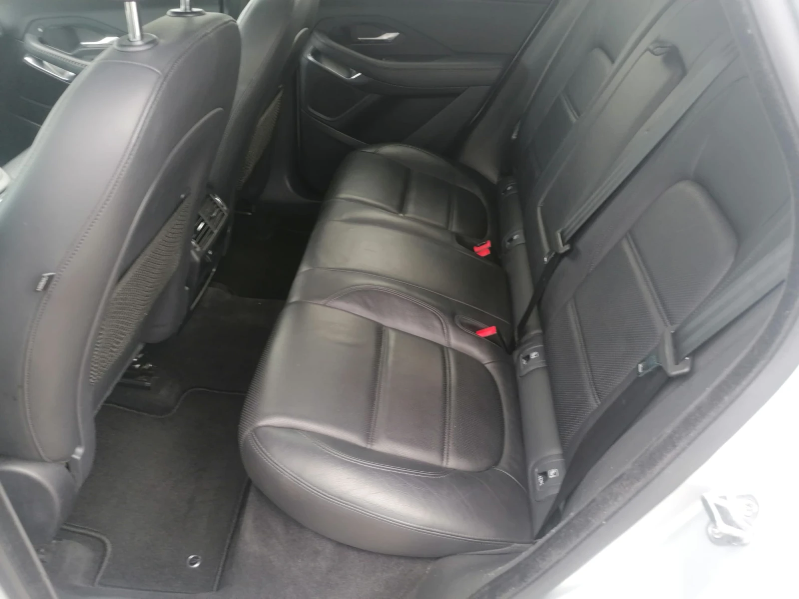 Jaguar E-pace 2.0D / AWD / S-DYNAMIC, снимка 14 - Автомобили и джипове - 54766994