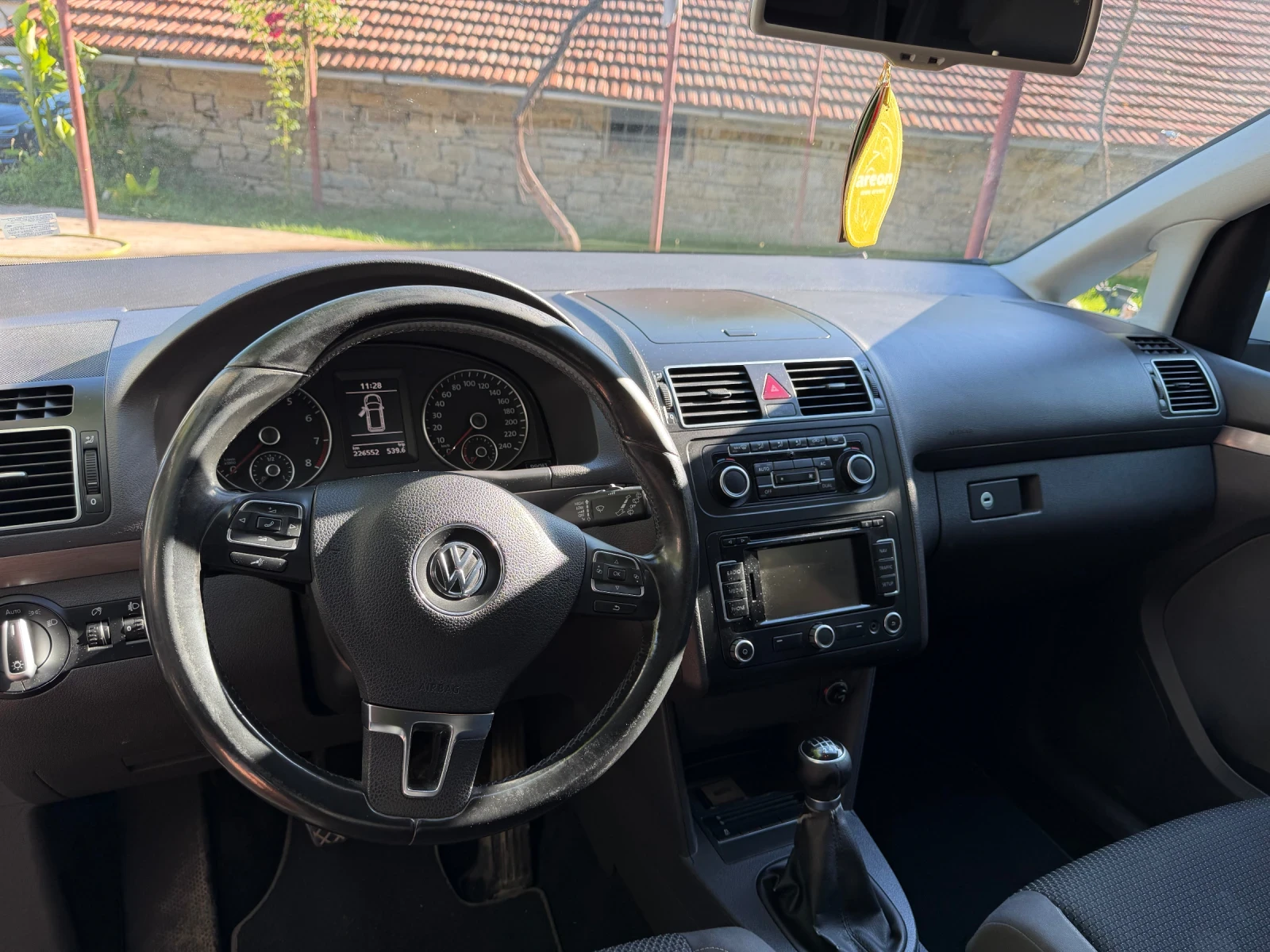 VW Touran, снимка 11 - Автомобили и джипове - 54903947