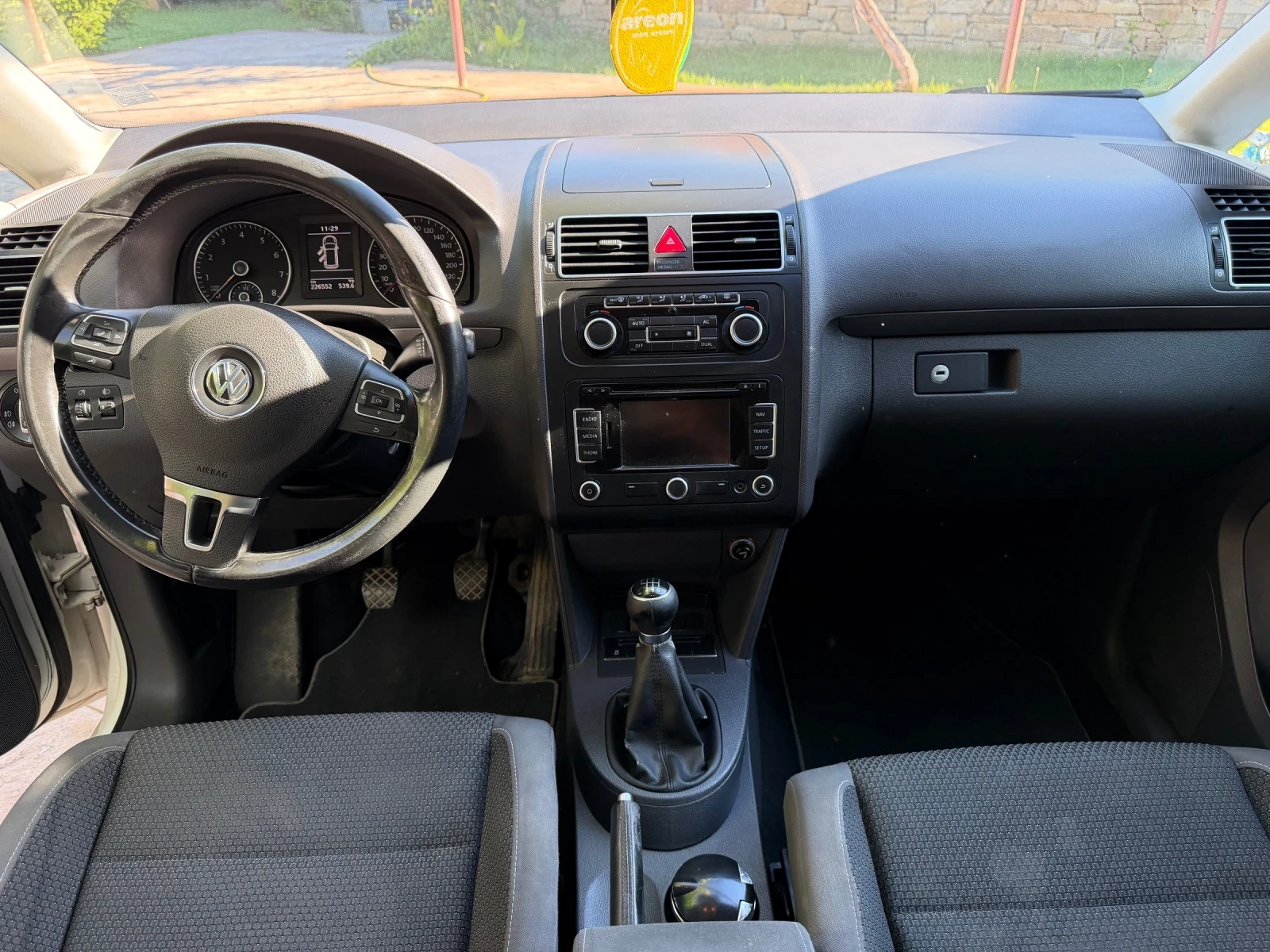 VW Touran, снимка 16 - Автомобили и джипове - 54903947