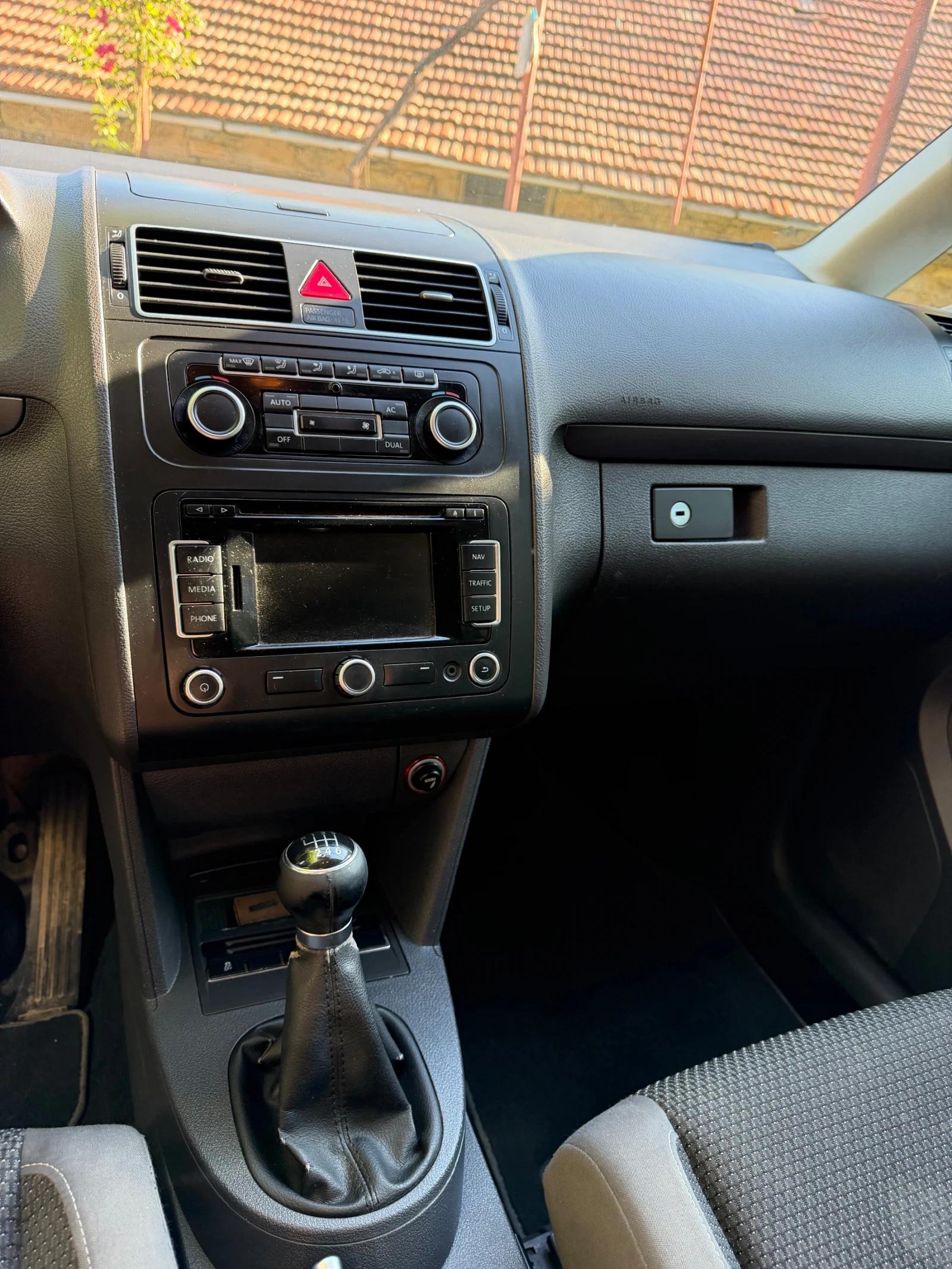 VW Touran, снимка 12 - Автомобили и джипове - 54903947