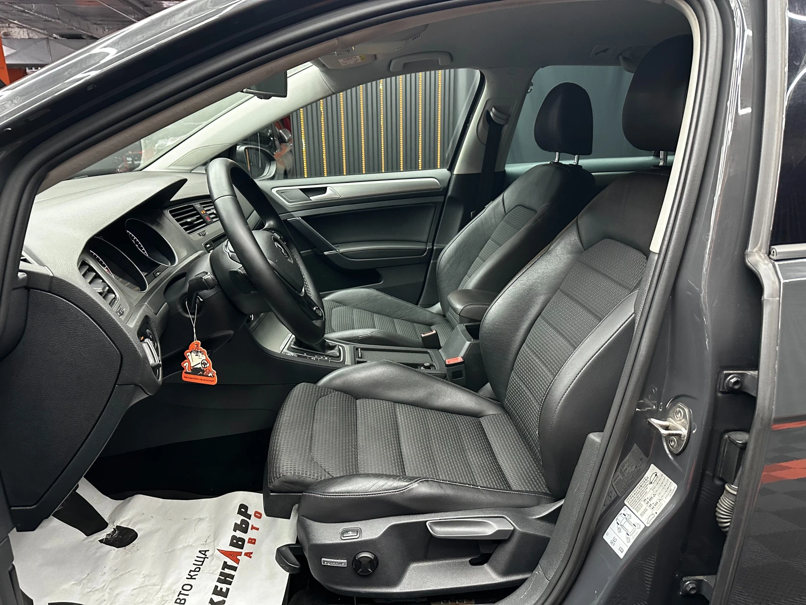 VW Golf 1.6tdi/Aвтоматик/Нави/ГАРАНЦИЯ, снимка 8 - Автомобили и джипове - 55030770
