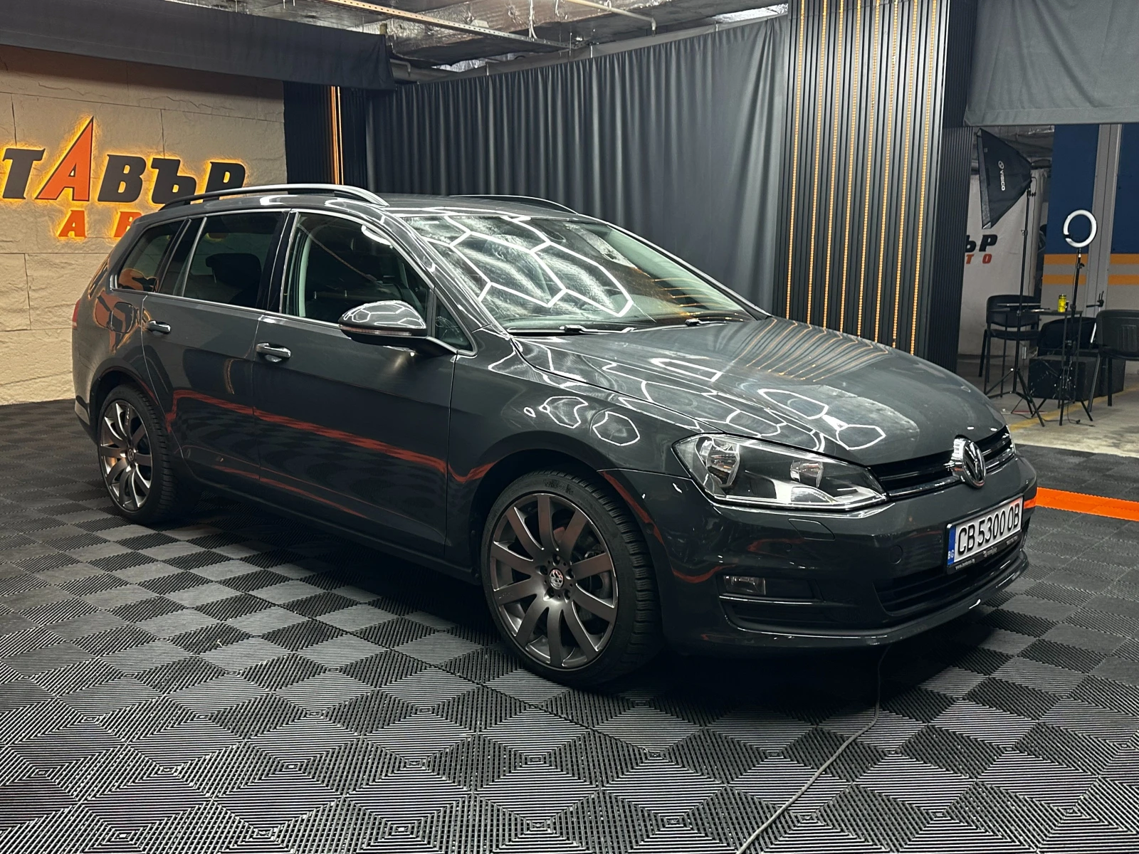 VW Golf 1.6tdi/Aвтоматик/Нави/ГАРАНЦИЯ, снимка 4 - Автомобили и джипове - 55030770
