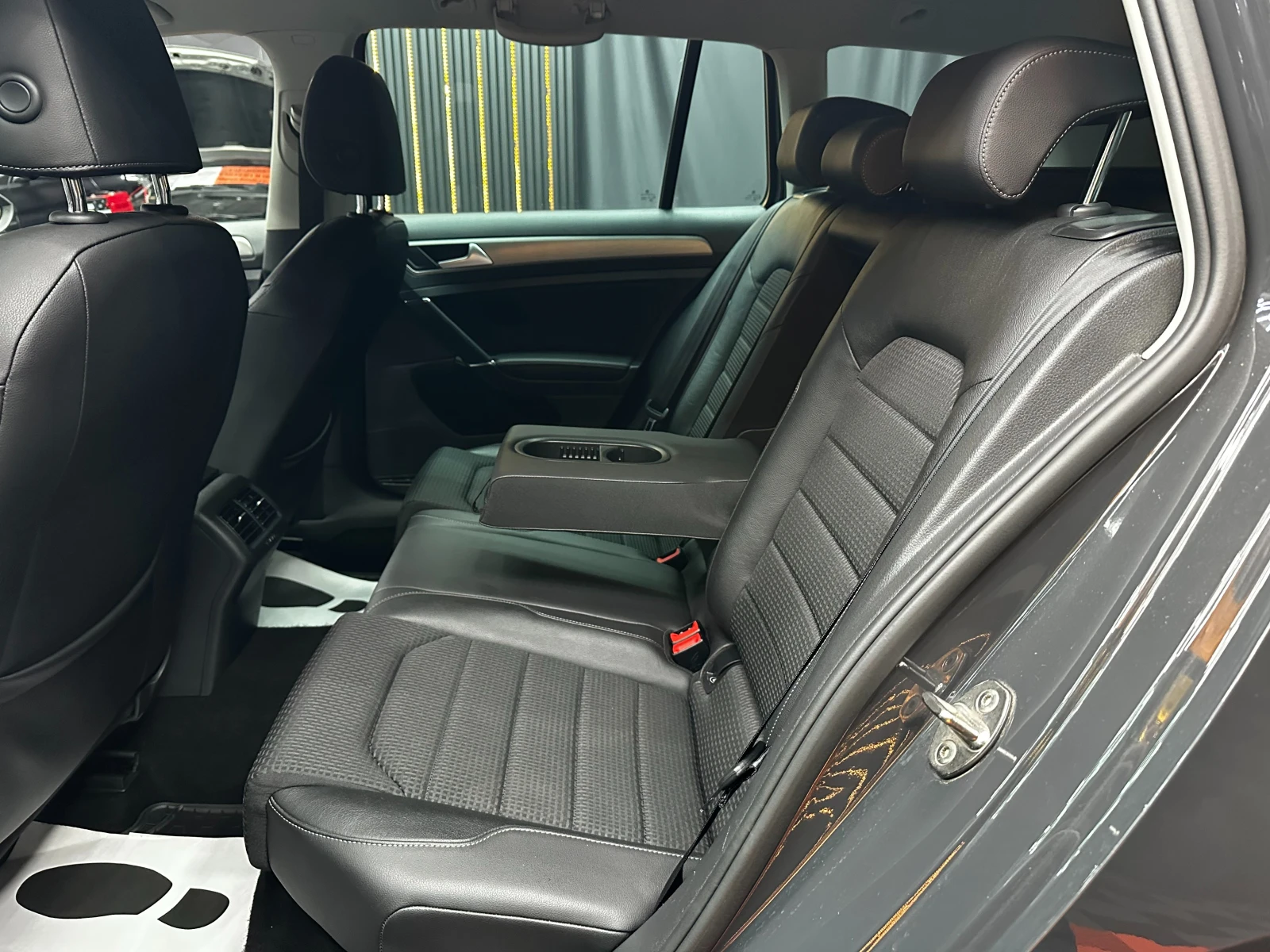 VW Golf 1.6tdi/Aвтоматик/Нави/ГАРАНЦИЯ, снимка 9 - Автомобили и джипове - 55030770