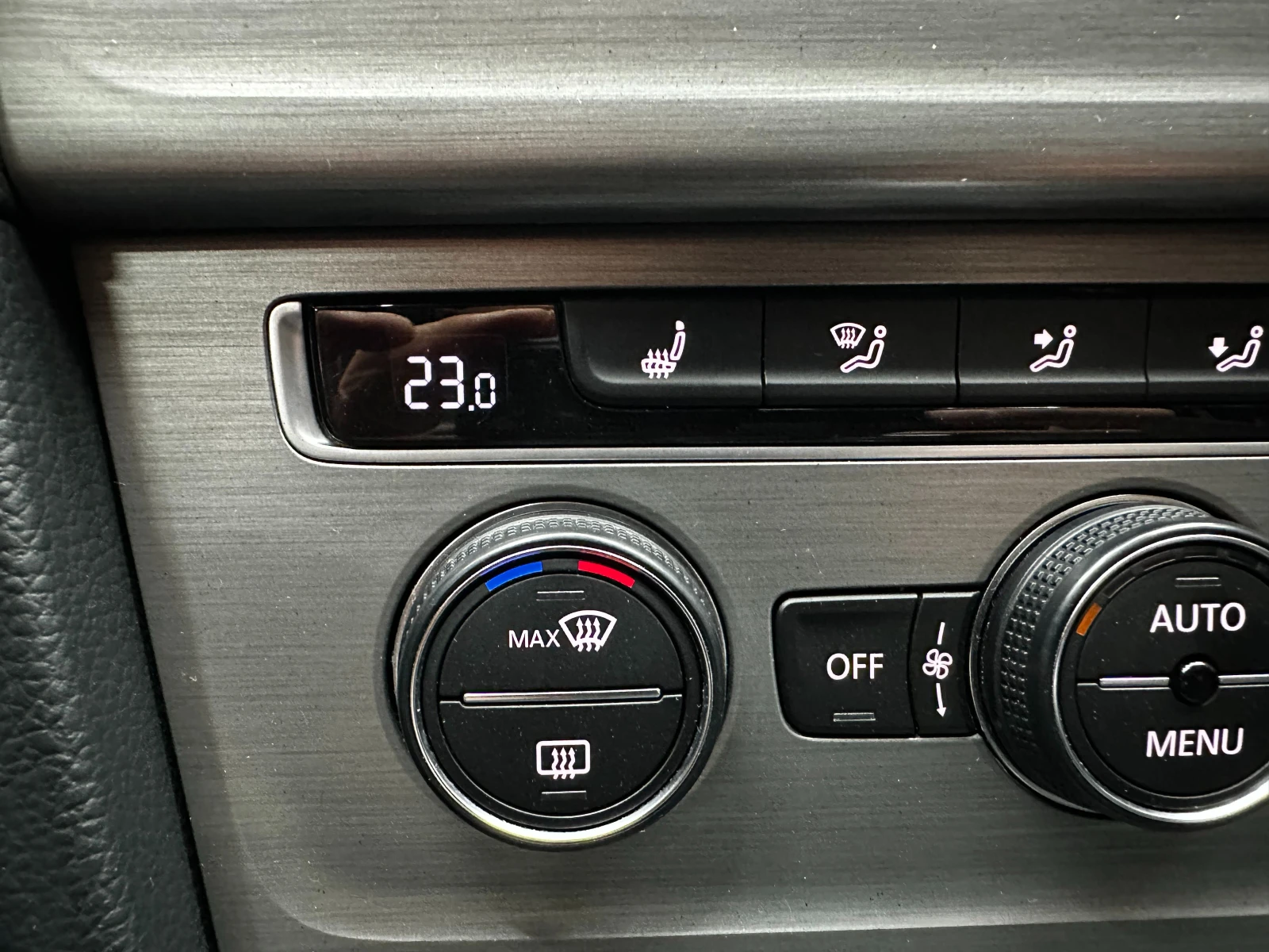 VW Golf 1.6tdi/Aвтоматик/Нави/ГАРАНЦИЯ, снимка 13 - Автомобили и джипове - 55030770
