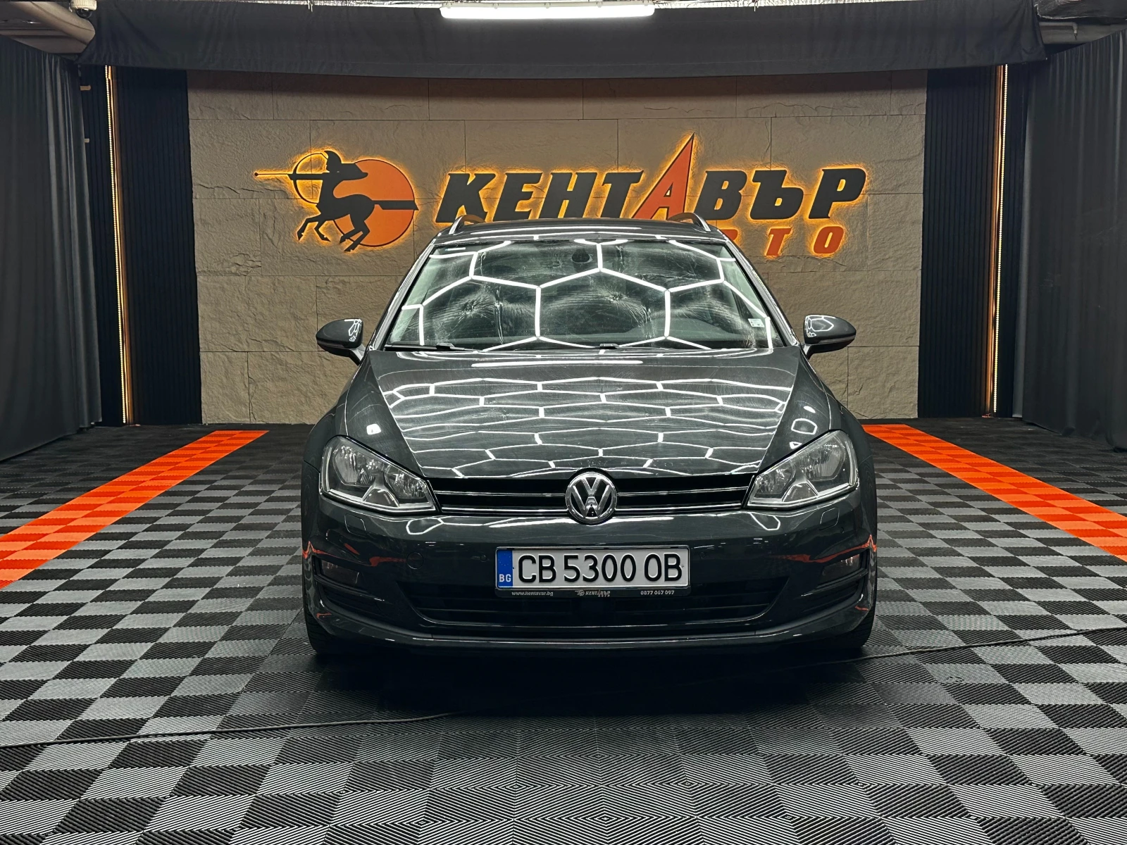 VW Golf 1.6tdi/Aвтоматик/Нави/ГАРАНЦИЯ, снимка 2 - Автомобили и джипове - 55030770
