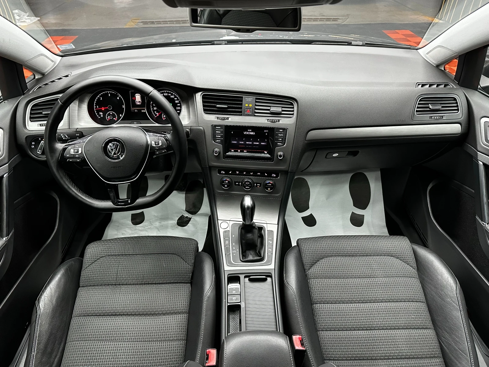 VW Golf 1.6tdi/Aвтоматик/Нави/ГАРАНЦИЯ, снимка 10 - Автомобили и джипове - 55030770