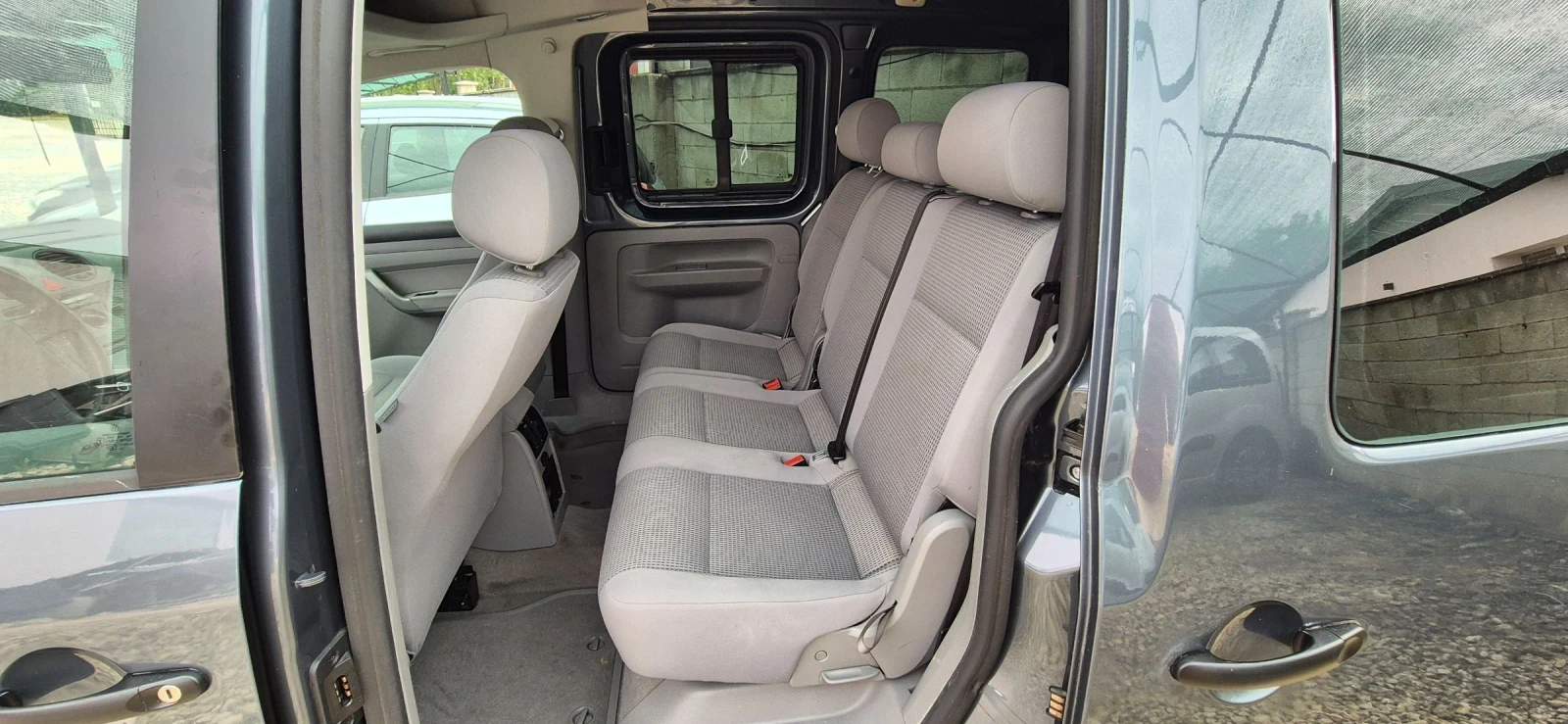 VW Caddy 1.6, снимка 11 - Автомобили и джипове - 55171813