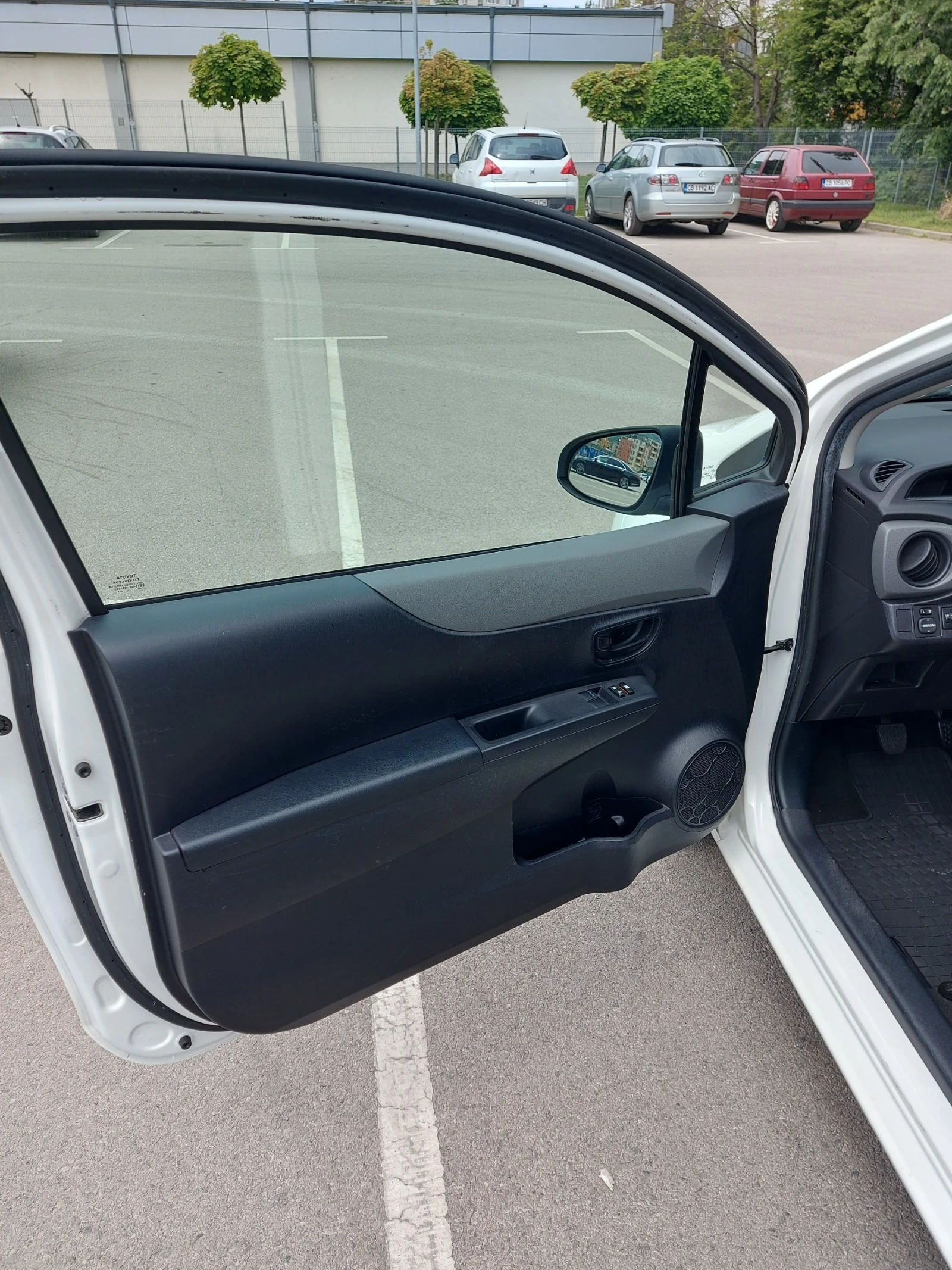Toyota Yaris VVT-I evro 5, снимка 9 - Автомобили и джипове - 55681597