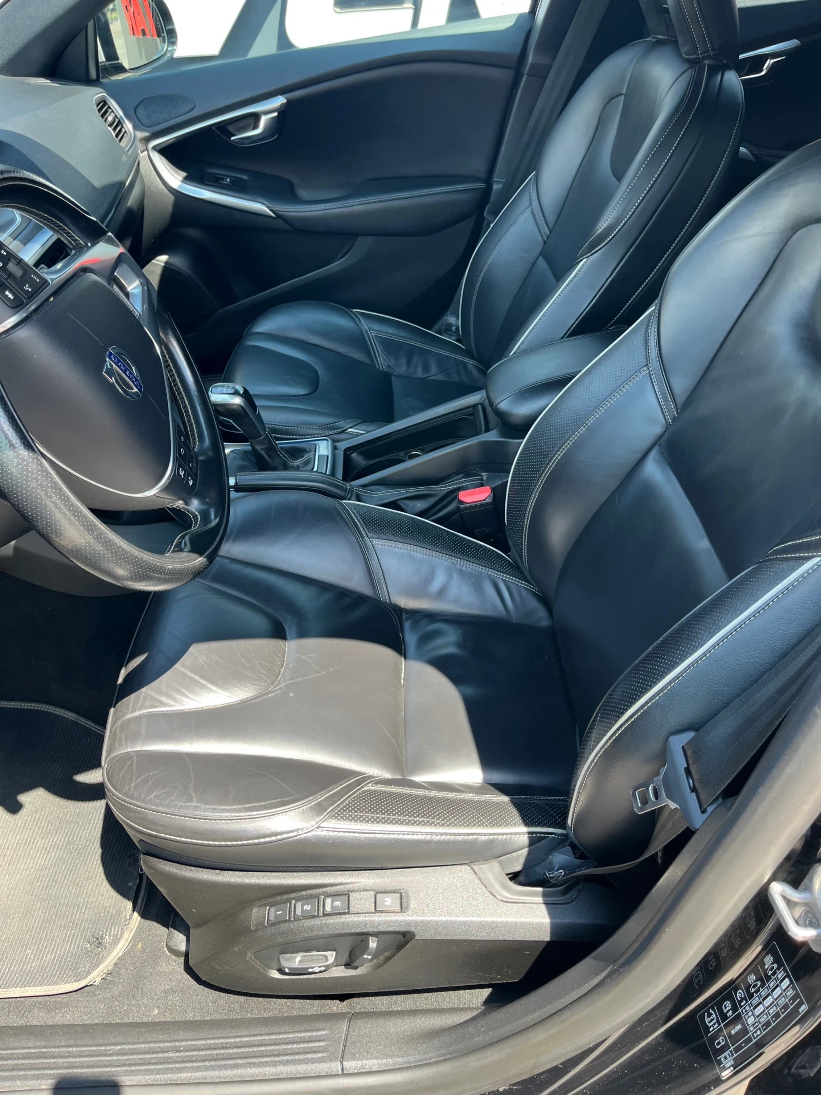 Volvo V40 R-DESIGN, снимка 6 - Автомобили и джипове - 56089548