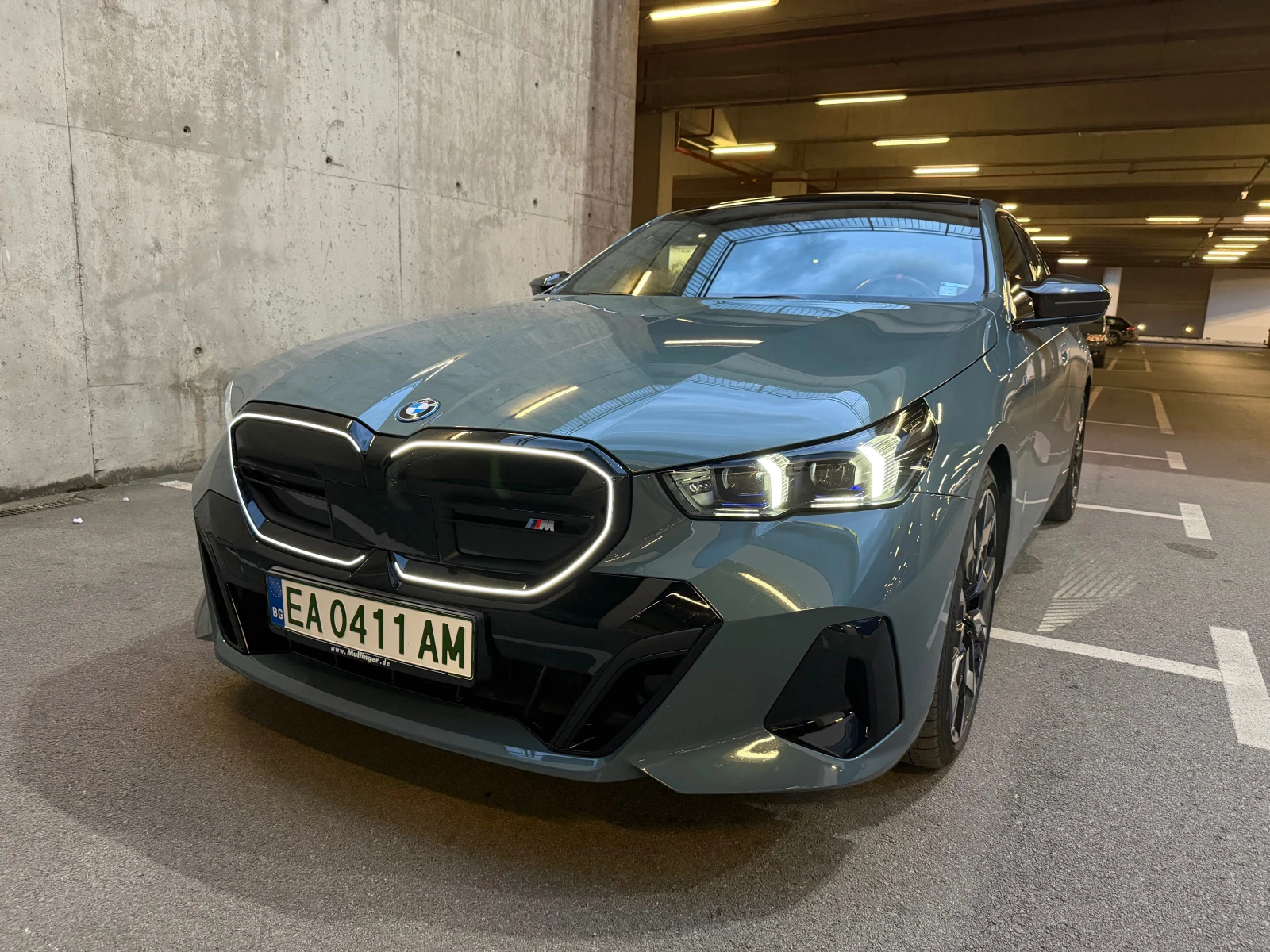 BMW i5 B&W, Carbon, Завиващ Заден Мост