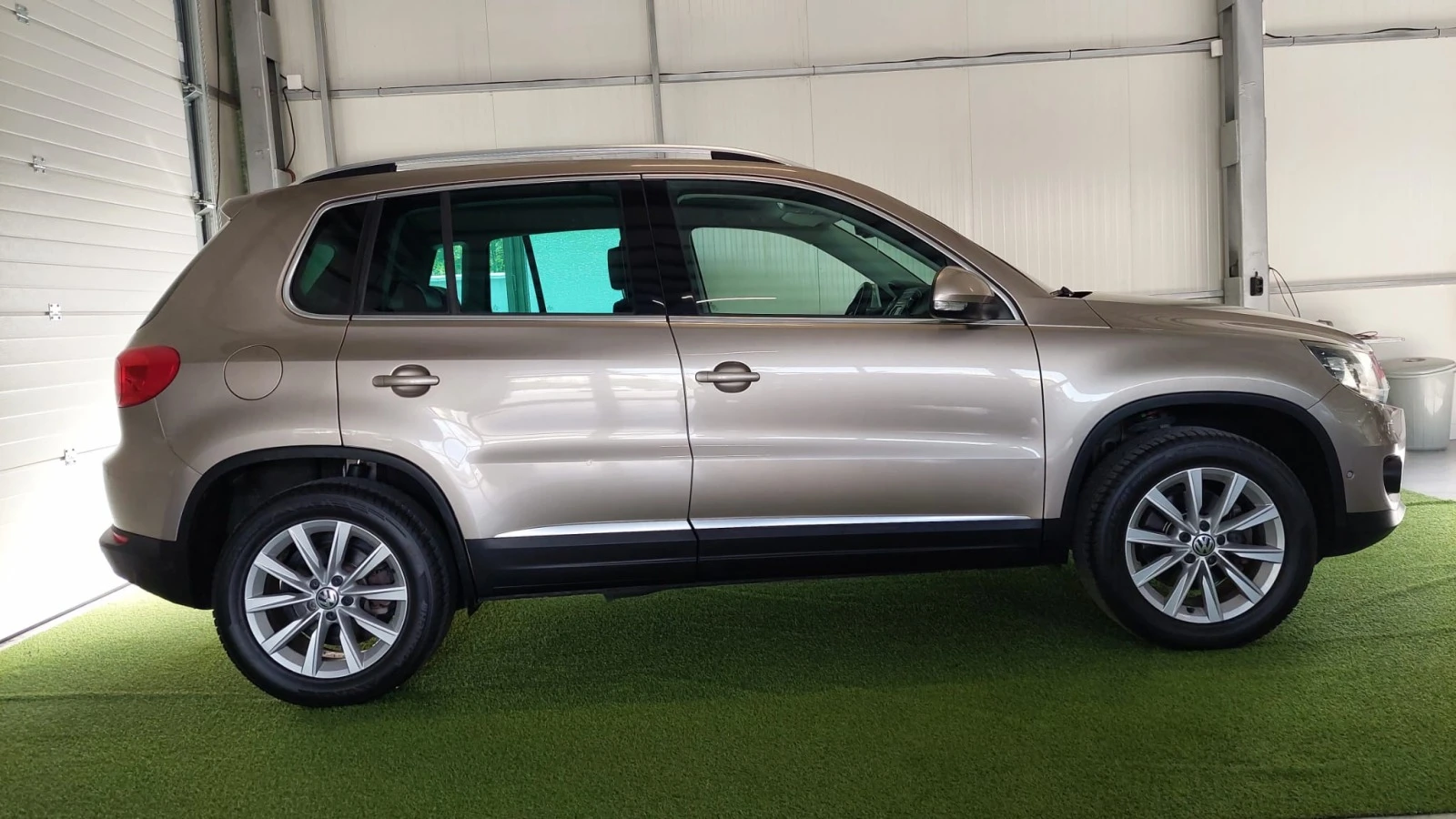 VW Tiguan 2.0TDI 4x4 DSG-FULL OPT-VNOS IT-LIZING-GARANCIQ - изображение 8