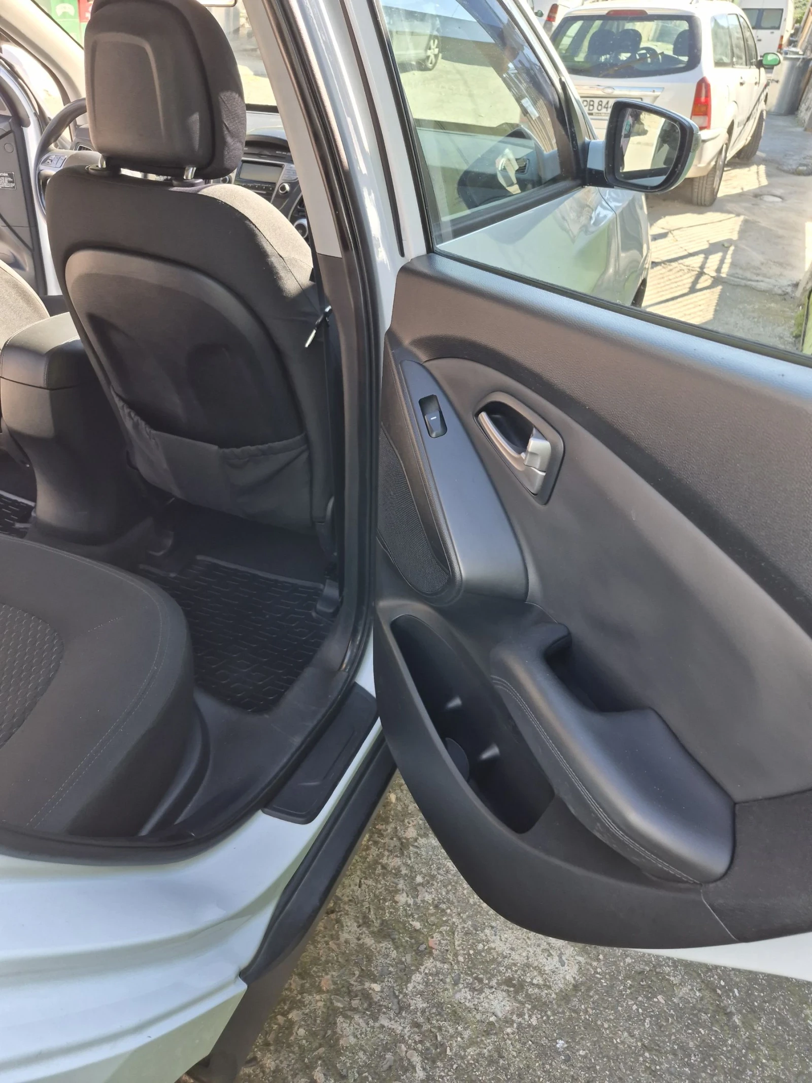 Hyundai IX35, снимка 3 - Автомобили и джипове - 54898943